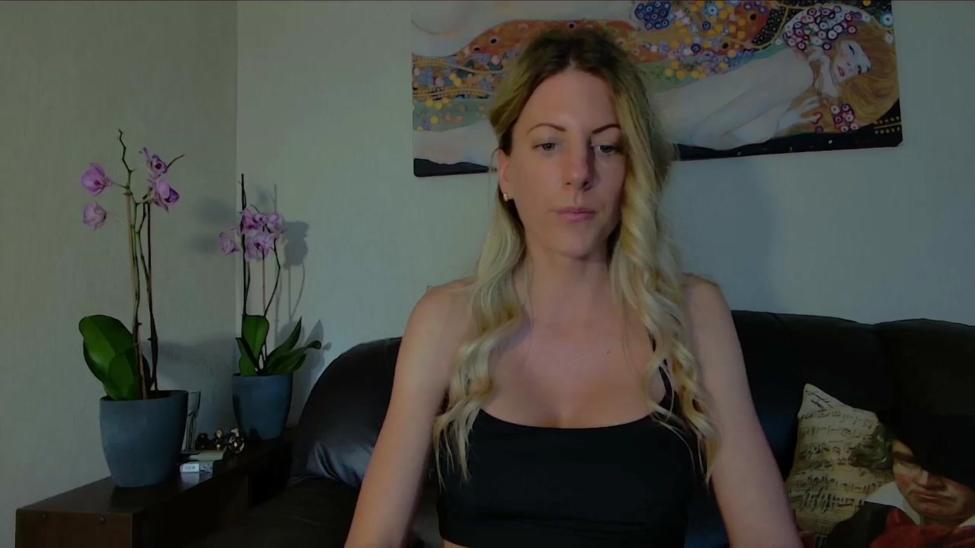 Gallery image thumbnail from Helenadoll's myfreecams stream on, 05/01/2025, 13:23 image 18 of 20