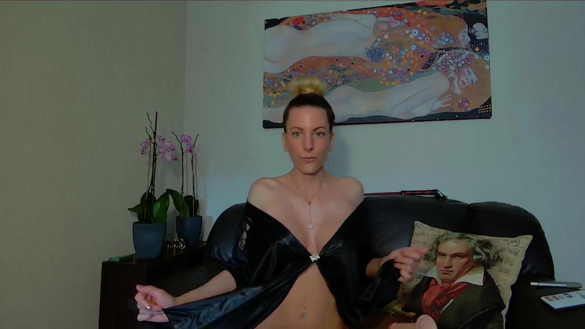 Gallery image thumbnail from Helenadoll's myfreecams stream on, 05/02/2025, 13:28 image 10 of 20