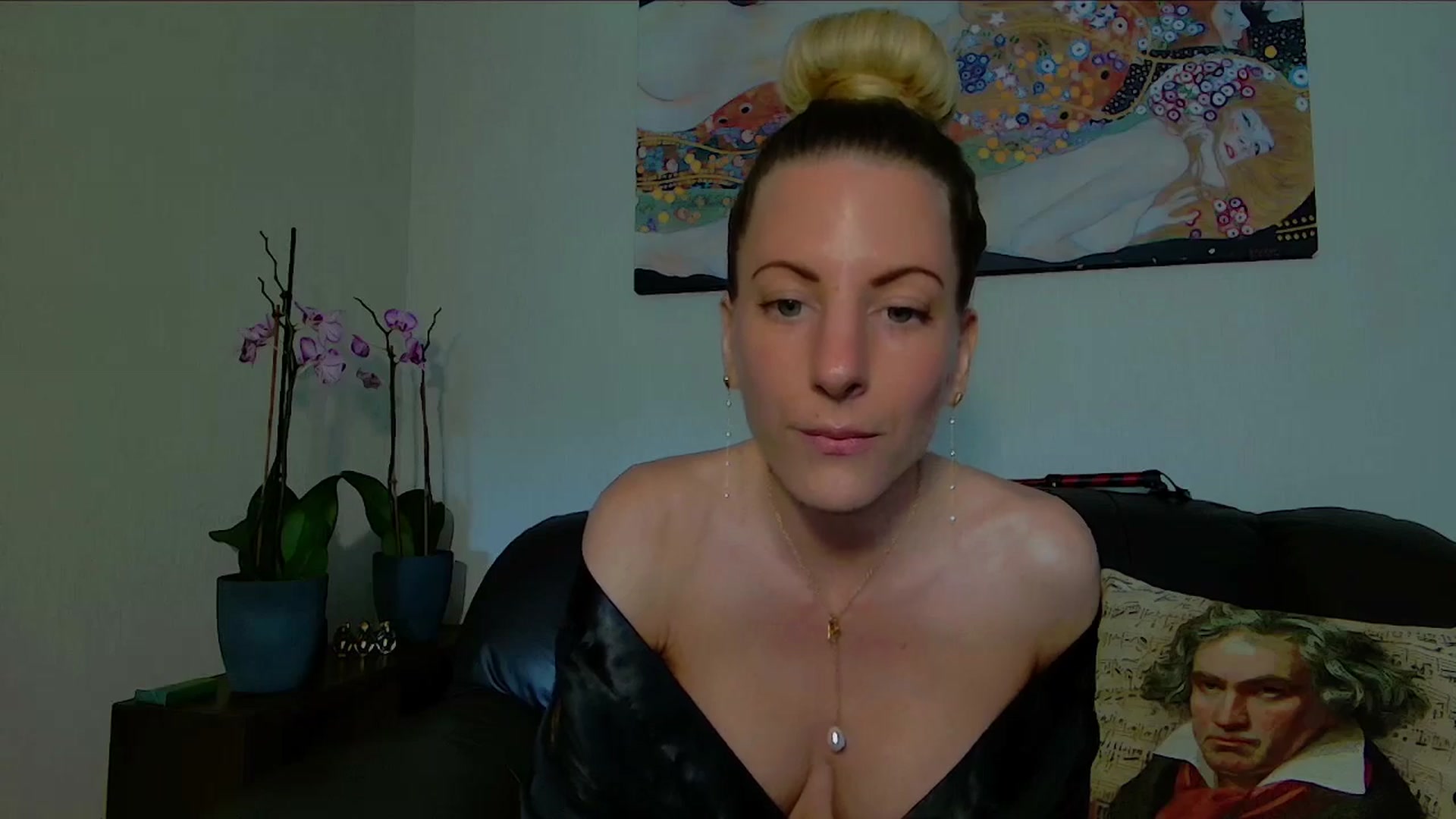 Gallery image thumbnail from Helenadoll's myfreecams stream on, 05/02/2025, 13:28 image 9 of 20