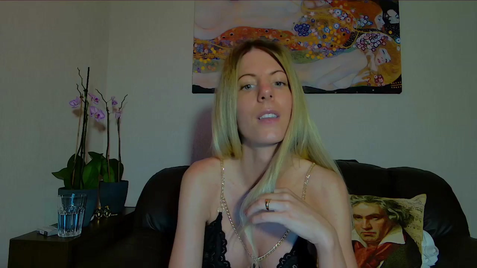 Gallery image thumbnail from Helenadoll's myfreecams stream on, 05/04/2025, 17:37 image 20 of 20