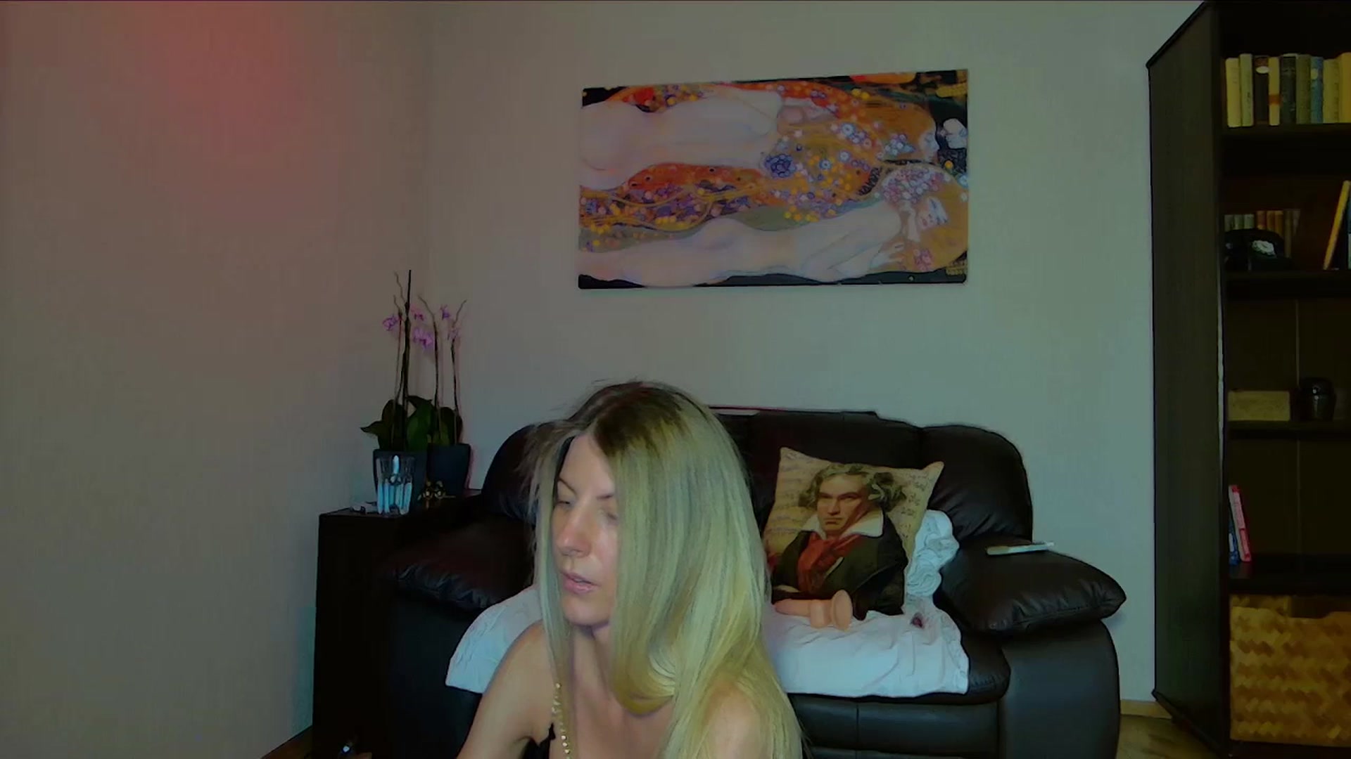 Gallery image thumbnail from Helenadoll's myfreecams stream on, 05/04/2025, 17:37 image 16 of 20