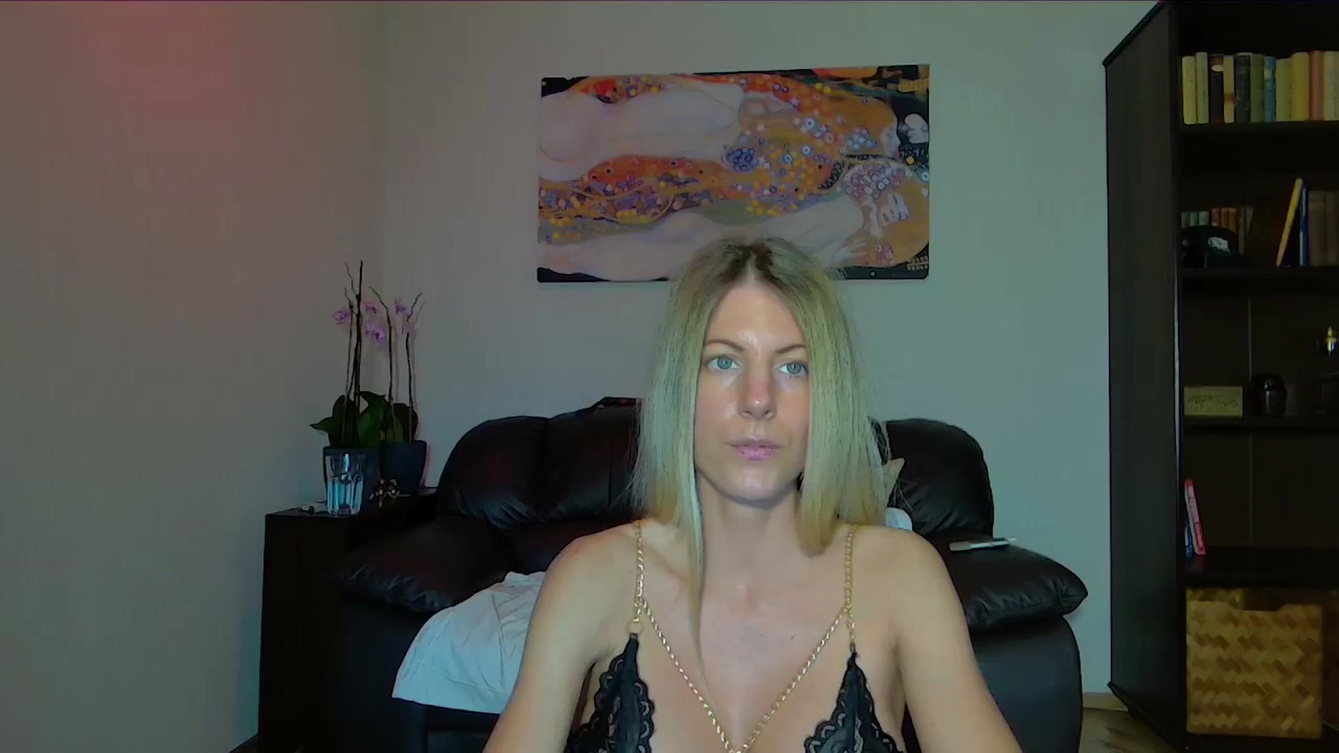 Gallery image thumbnail from Helenadoll's myfreecams stream on, 05/04/2025, 17:37 image 17 of 20