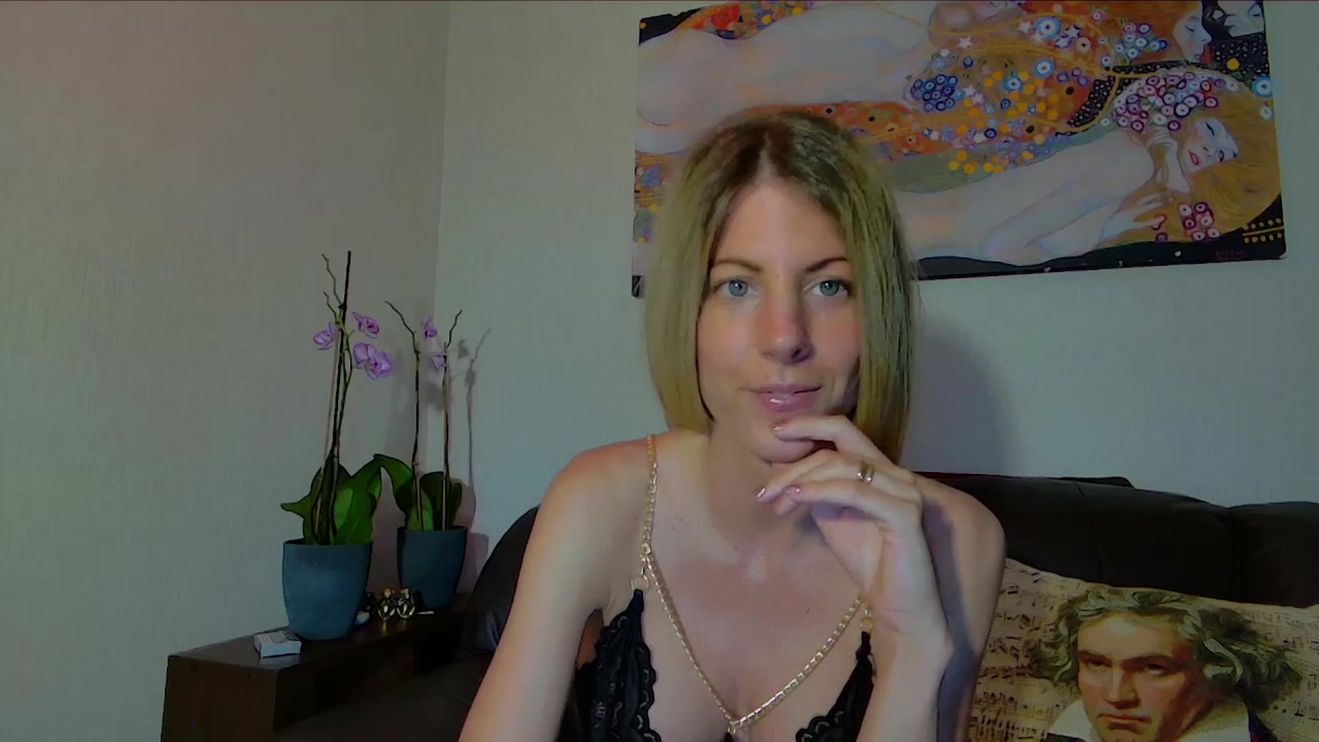 Gallery image thumbnail from Helenadoll's myfreecams stream on, 05/04/2025, 17:37 image 13 of 20