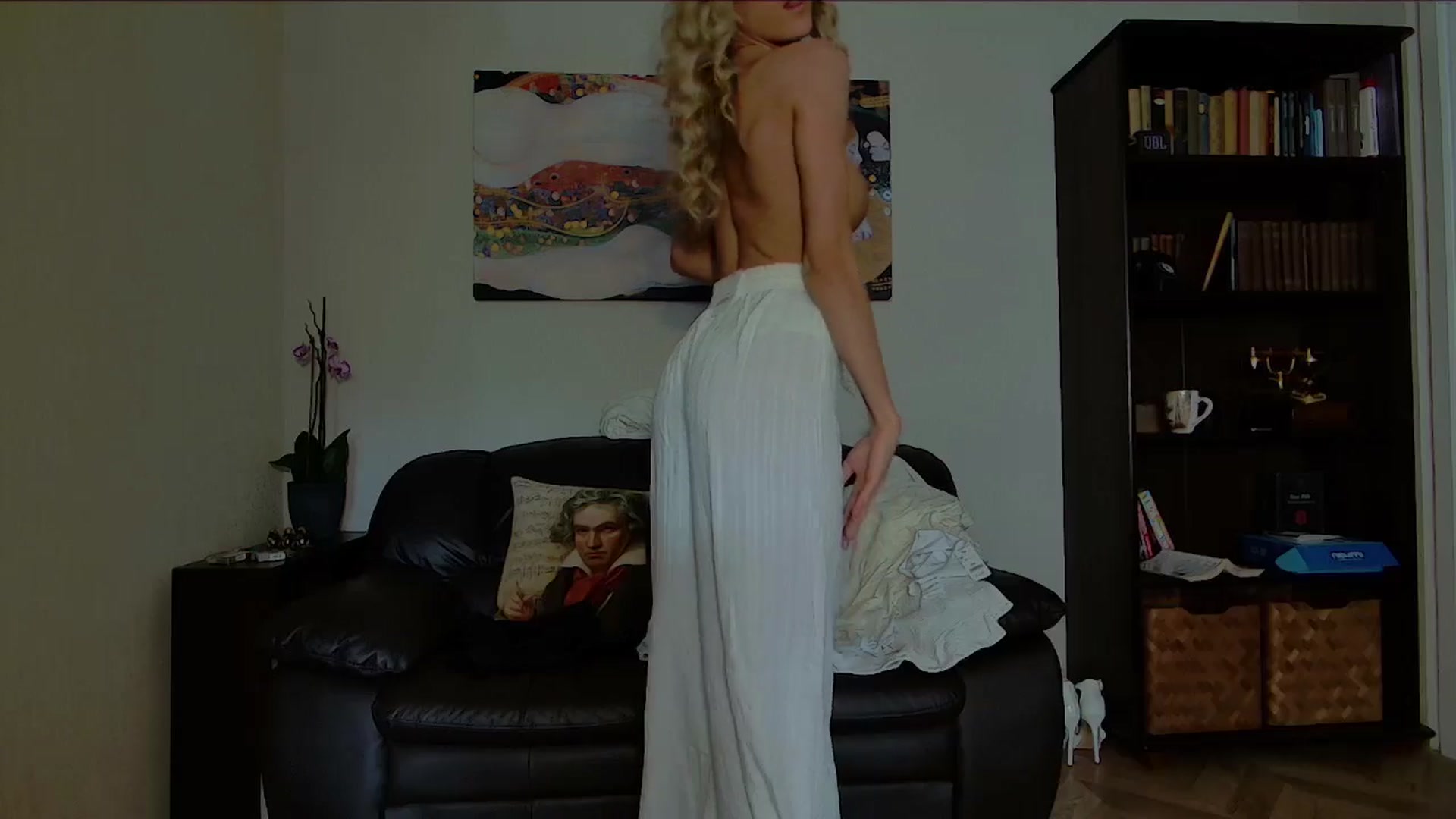 Gallery image thumbnail from Helenadoll's myfreecams stream on, 05/15/2025, 11:40 image 16 of 20