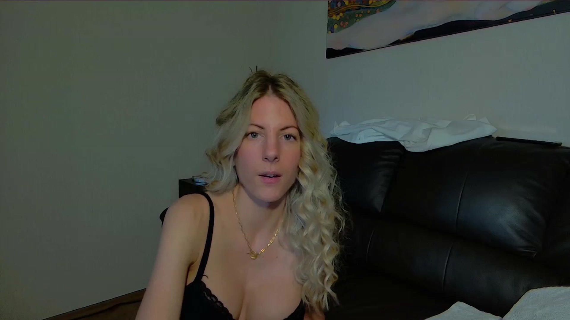 Gallery image thumbnail from Helenadoll's myfreecams stream on, 05/15/2025, 11:40 image 9 of 20