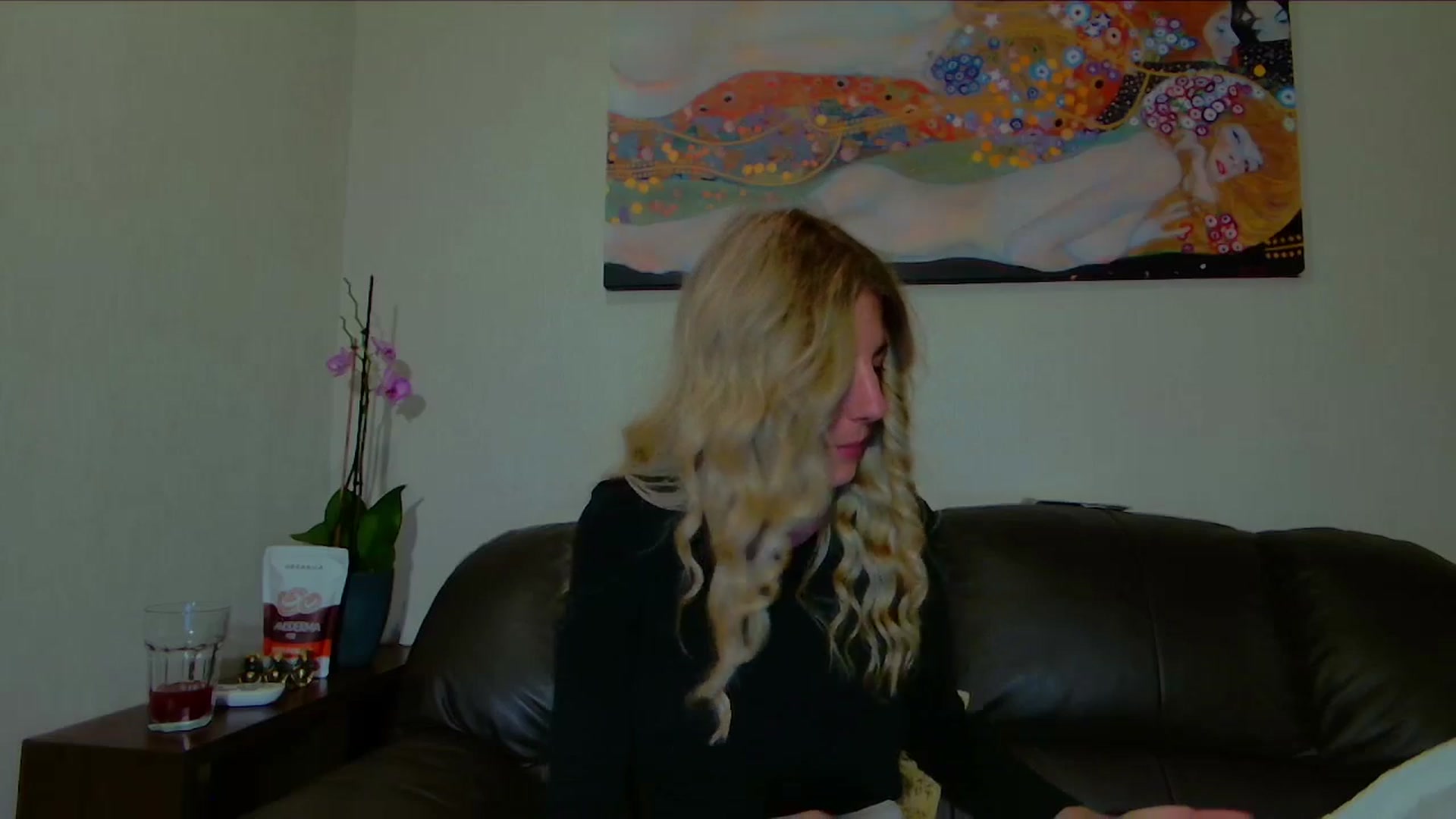 Gallery image thumbnail from Helenadoll's myfreecams stream on, 05/15/2025, 21:37 image 17 of 20