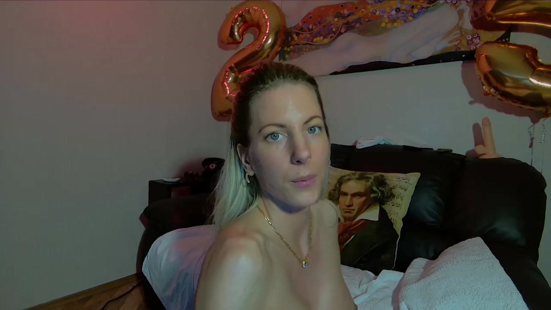 Gallery image thumbnail from Helenadoll's myfreecams stream on, 05/20/2025, 18:13 image 15 of 20