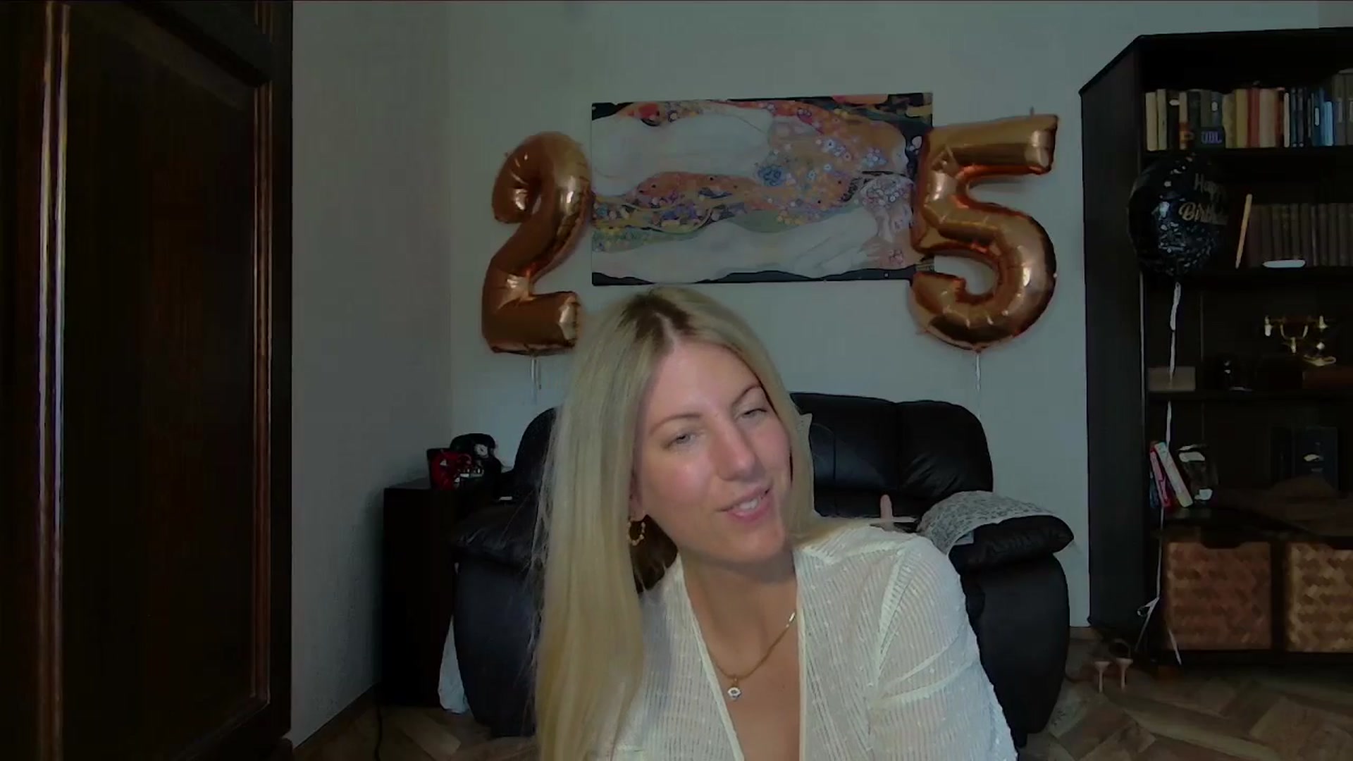 Gallery image thumbnail from Helenadoll's myfreecams stream on, 05/29/2025, 14:09 image 3 of 20