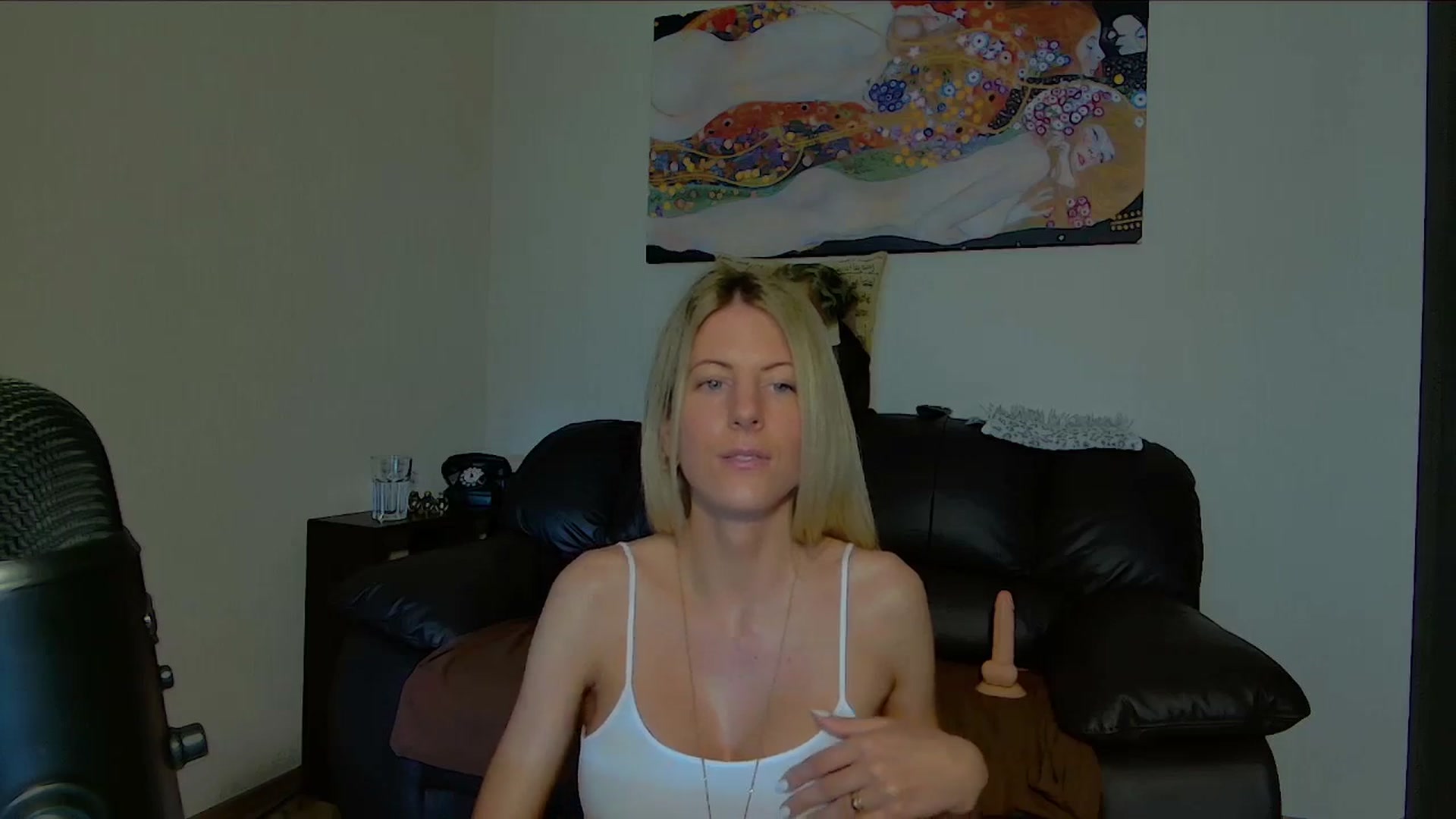 Gallery image thumbnail from Helenadoll's myfreecams stream on, 06/04/2025, 16:00 image 4 of 20