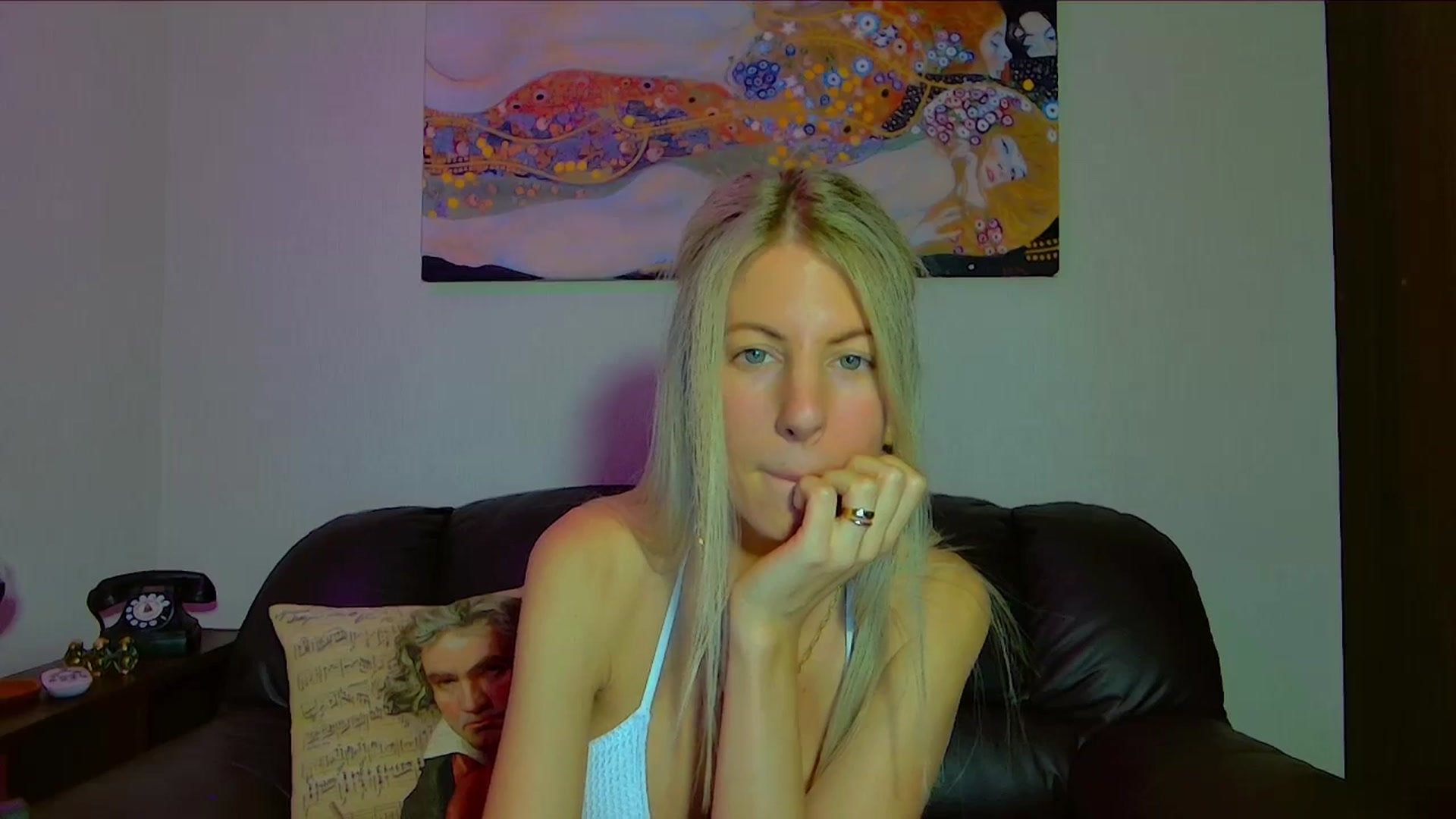 Gallery image thumbnail from Helenadoll's myfreecams stream on, 10/06/2025, 16:31 image 17 of 20
