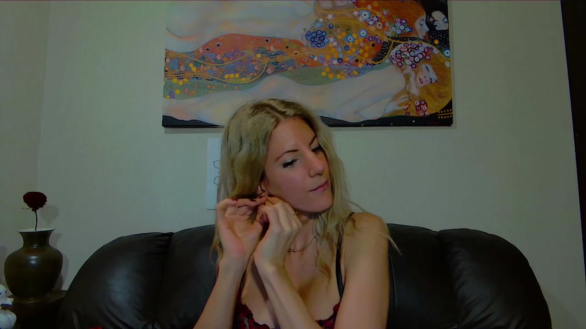 Gallery image thumbnail from Helenadoll's myfreecams stream on, 12/21/2025, 17:28 image 5 of 20
