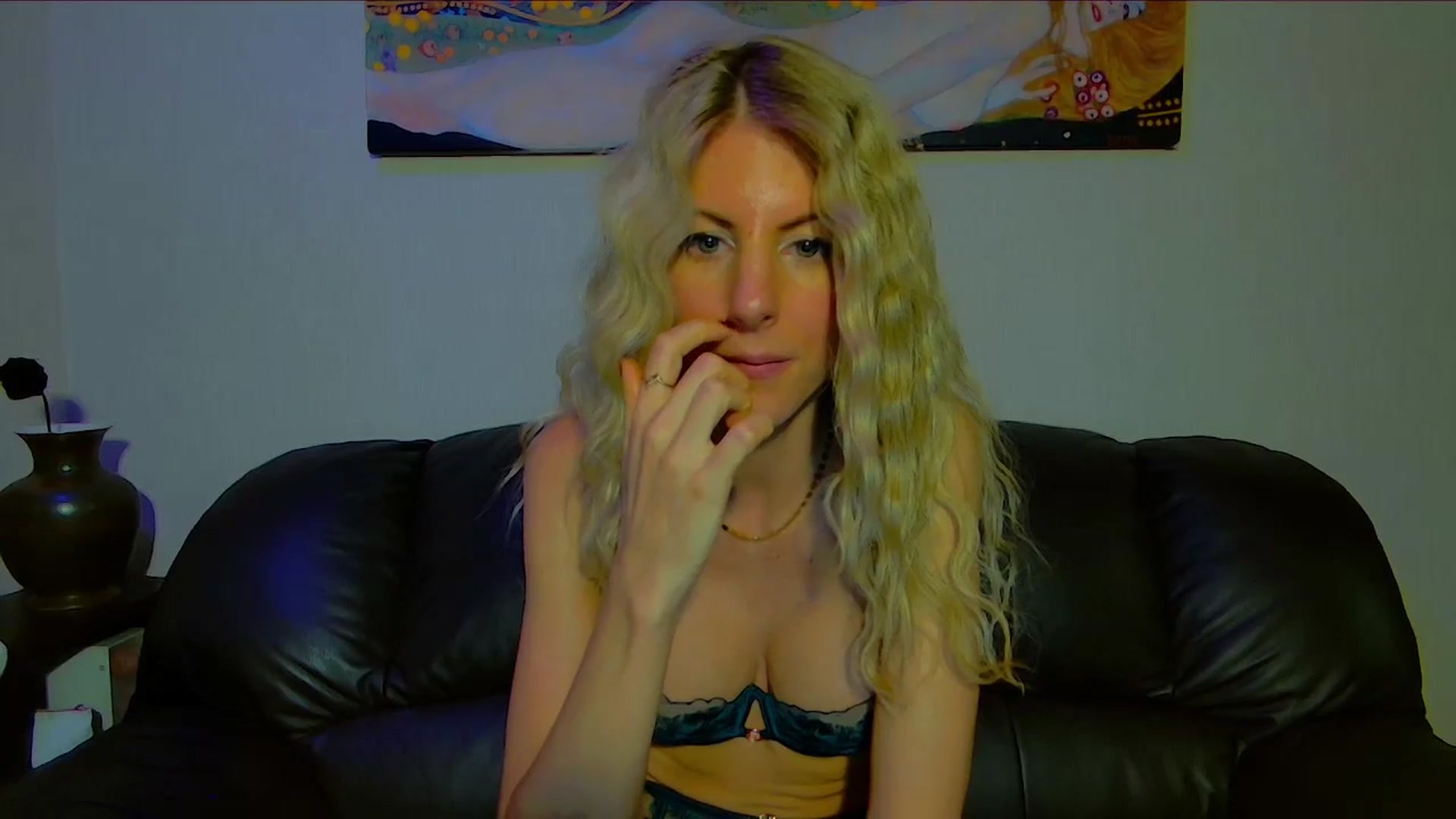Gallery image thumbnail from Helenadoll's myfreecams stream on, 12/31/2025, 22:45 image 16 of 20