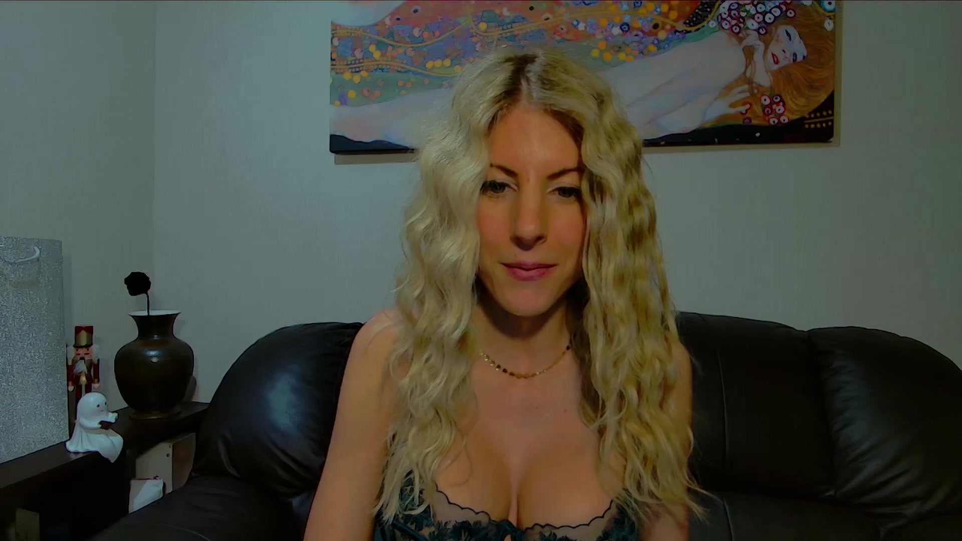 Gallery image thumbnail from Helenadoll's myfreecams stream on, 12/31/2025, 22:45 image 5 of 20