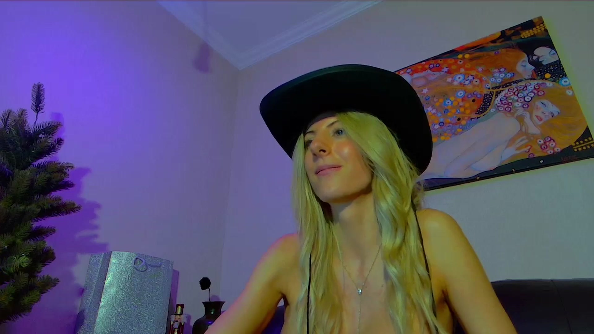 Gallery image thumbnail from Helenadoll's myfreecams stream on, 01/06/2026, 20:01 image 17 of 20