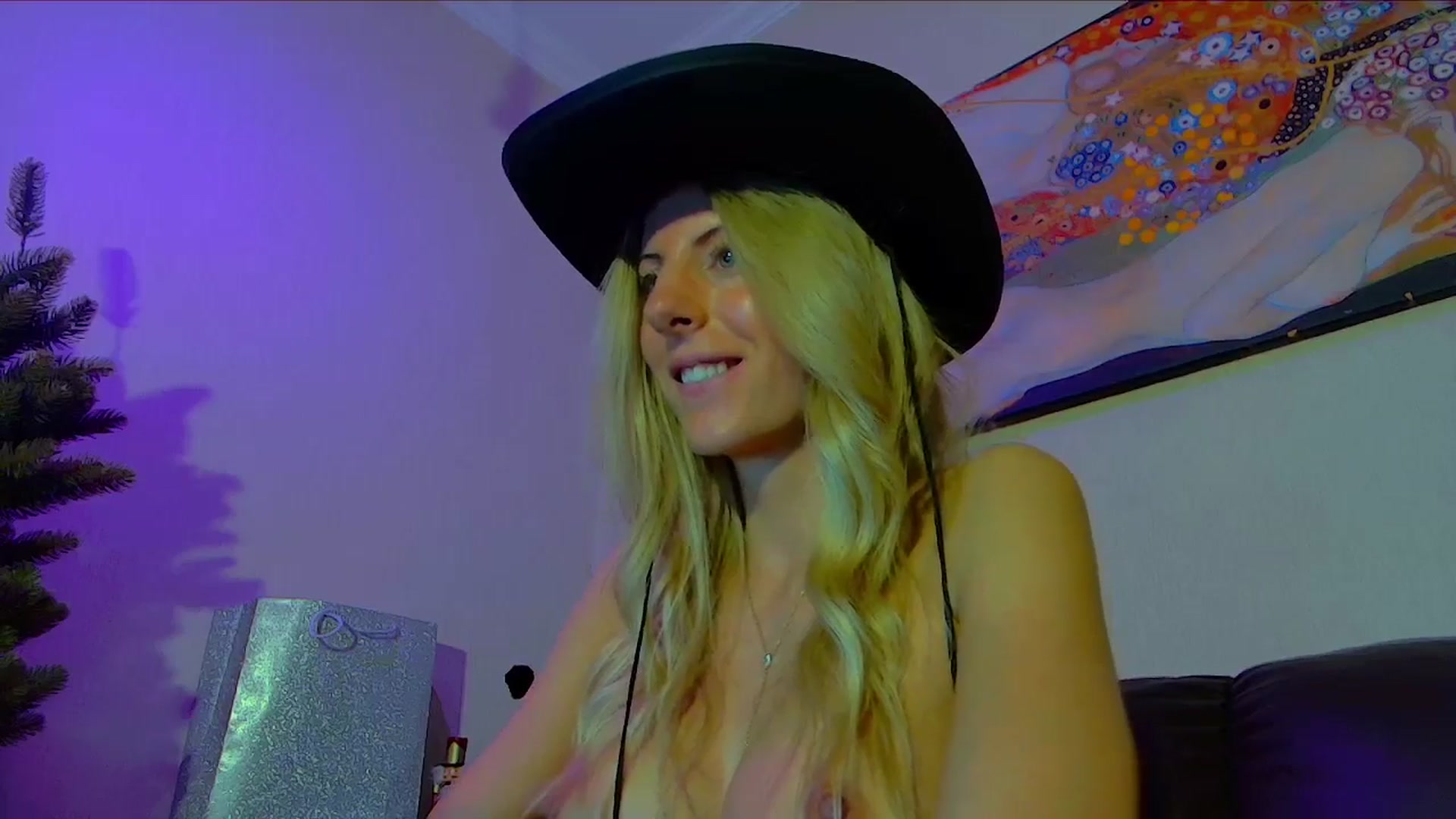 Gallery image thumbnail from Helenadoll's myfreecams stream on, 01/06/2026, 20:01 image 19 of 20
