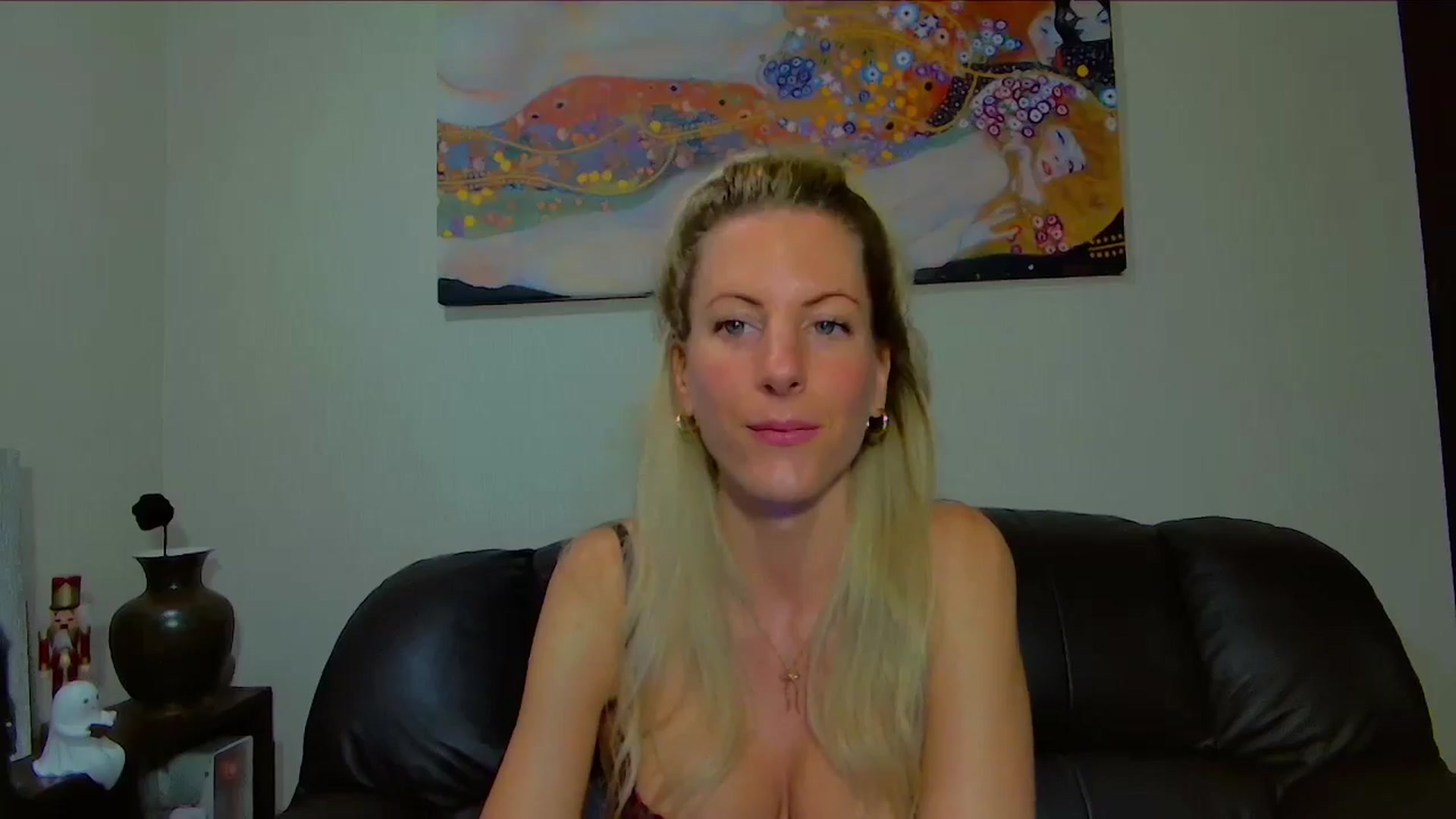 Gallery image thumbnail from Helenadoll's myfreecams stream on, 01/09/2026, 18:37 image 3 of 20