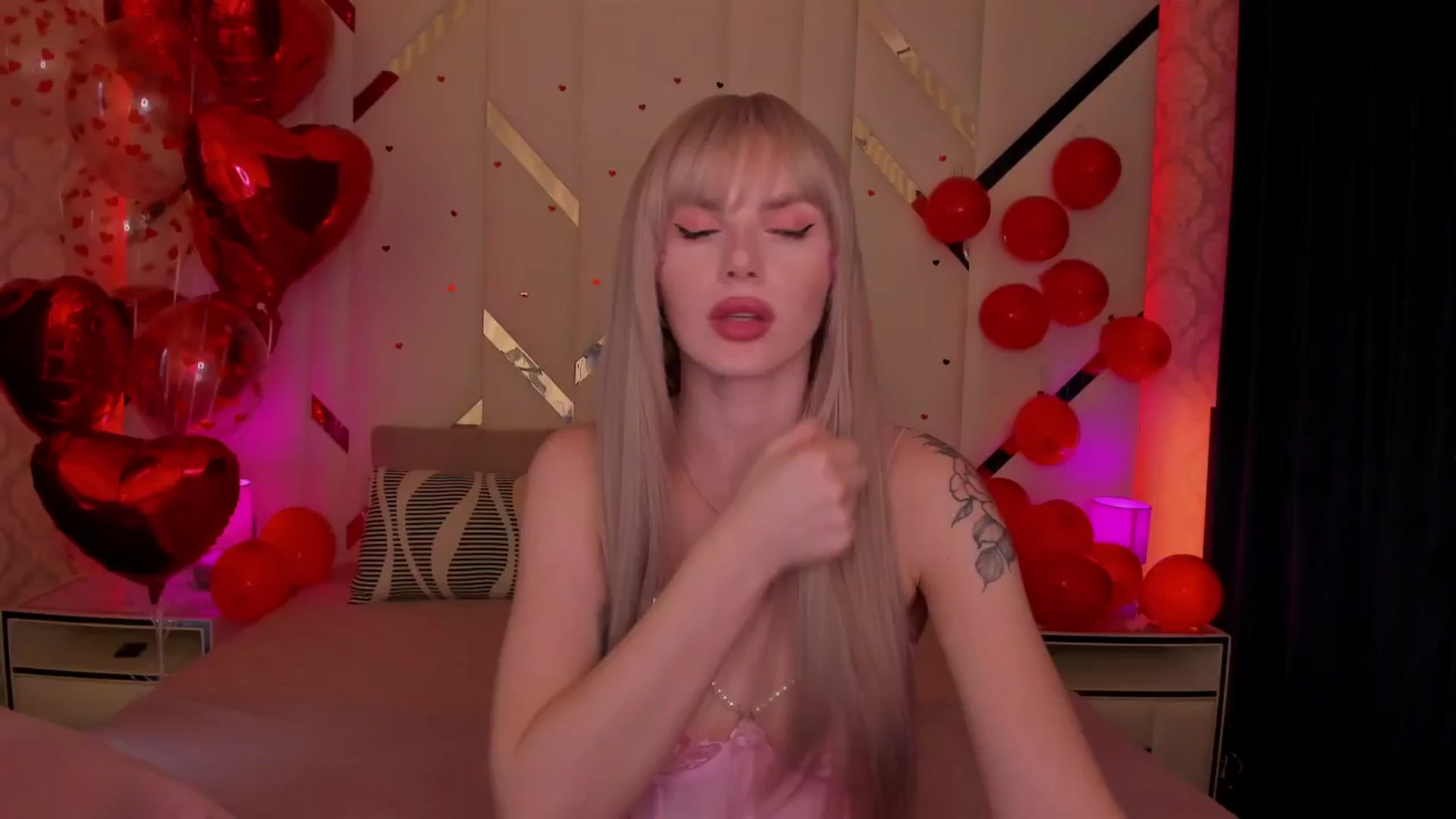 Gallery image thumbnail from Heleyybaylee's myfreecams stream on, 02/13/2025, 18:21 image 1 of 20