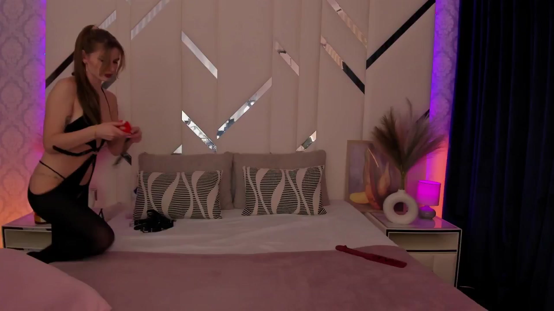 Gallery image thumbnail from Heleyybaylee's myfreecams stream on, 02/24/2025, 17:18 image 2 of 20