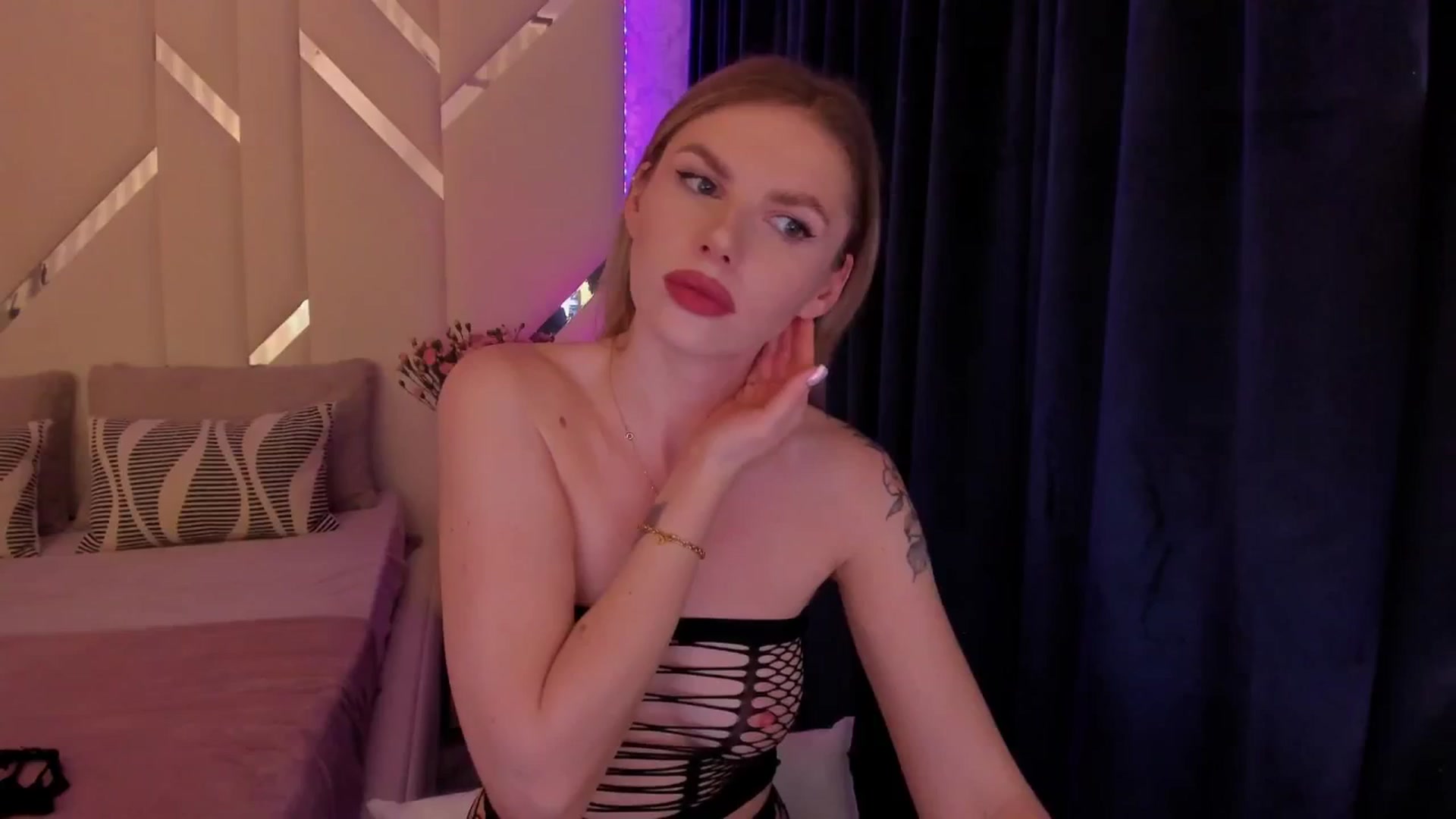 Gallery image thumbnail from Heleyybaylee's myfreecams stream on, 02/27/2025, 23:47 image 3 of 20