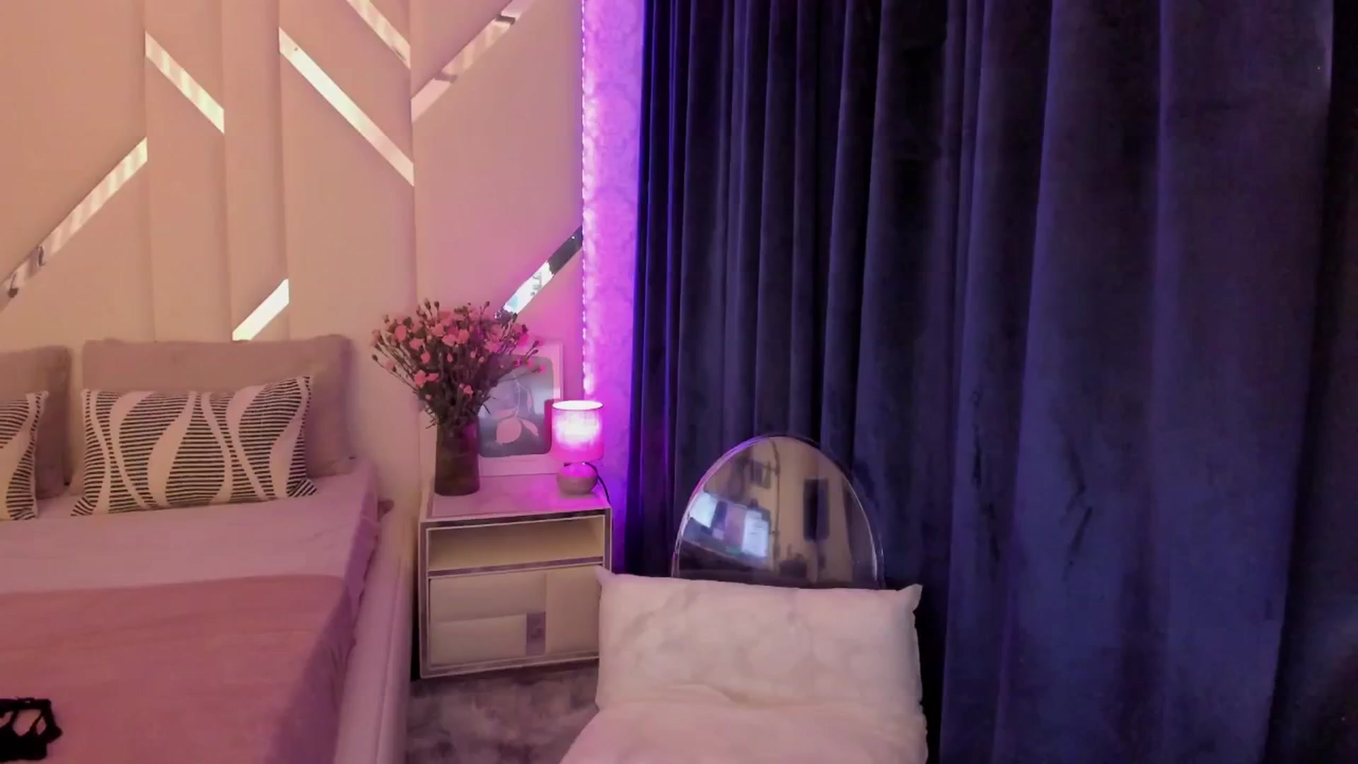 Gallery image thumbnail from Heleyybaylee's myfreecams stream on, 02/27/2025, 23:47 image 4 of 20