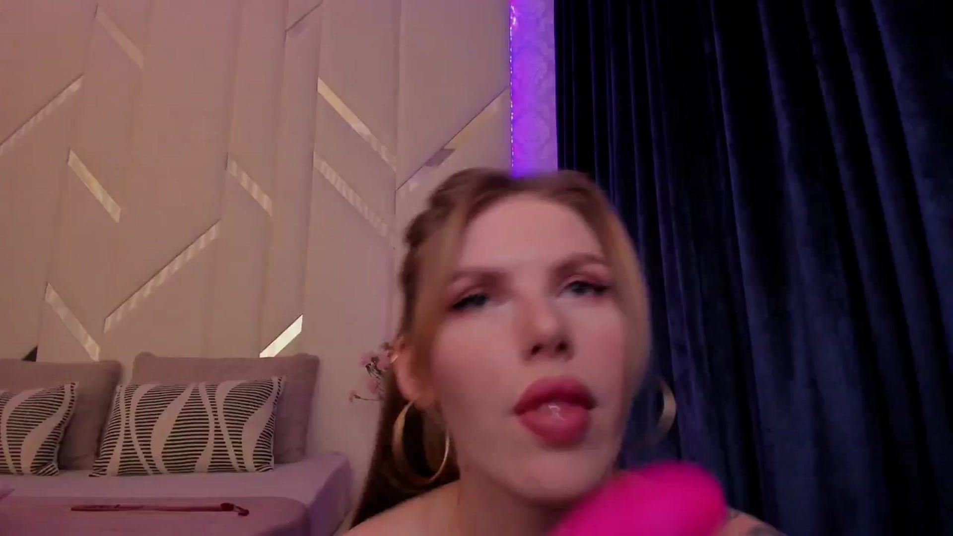 Gallery image thumbnail from Heleyybaylee's myfreecams stream on, 03/03/2025, 16:37 image 12 of 20