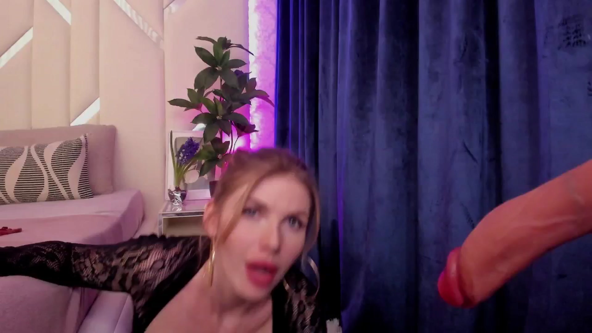 Gallery image thumbnail from Heleyybaylee's myfreecams stream on, 03/11/2025, 23:32 image 19 of 20