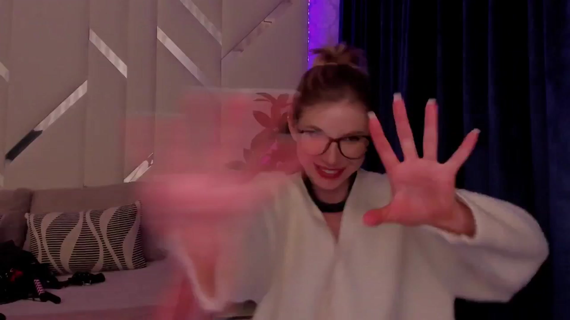 Gallery image thumbnail from Heleyybaylee's myfreecams stream on, 03/12/2025, 01:08 image 5 of 20