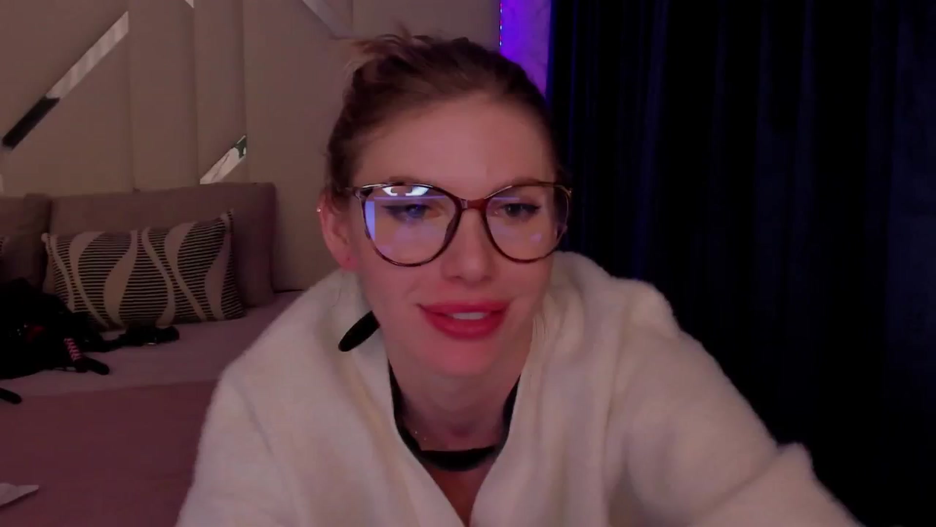 Gallery image thumbnail from Heleyybaylee's myfreecams stream on, 03/12/2025, 01:08 image 16 of 20