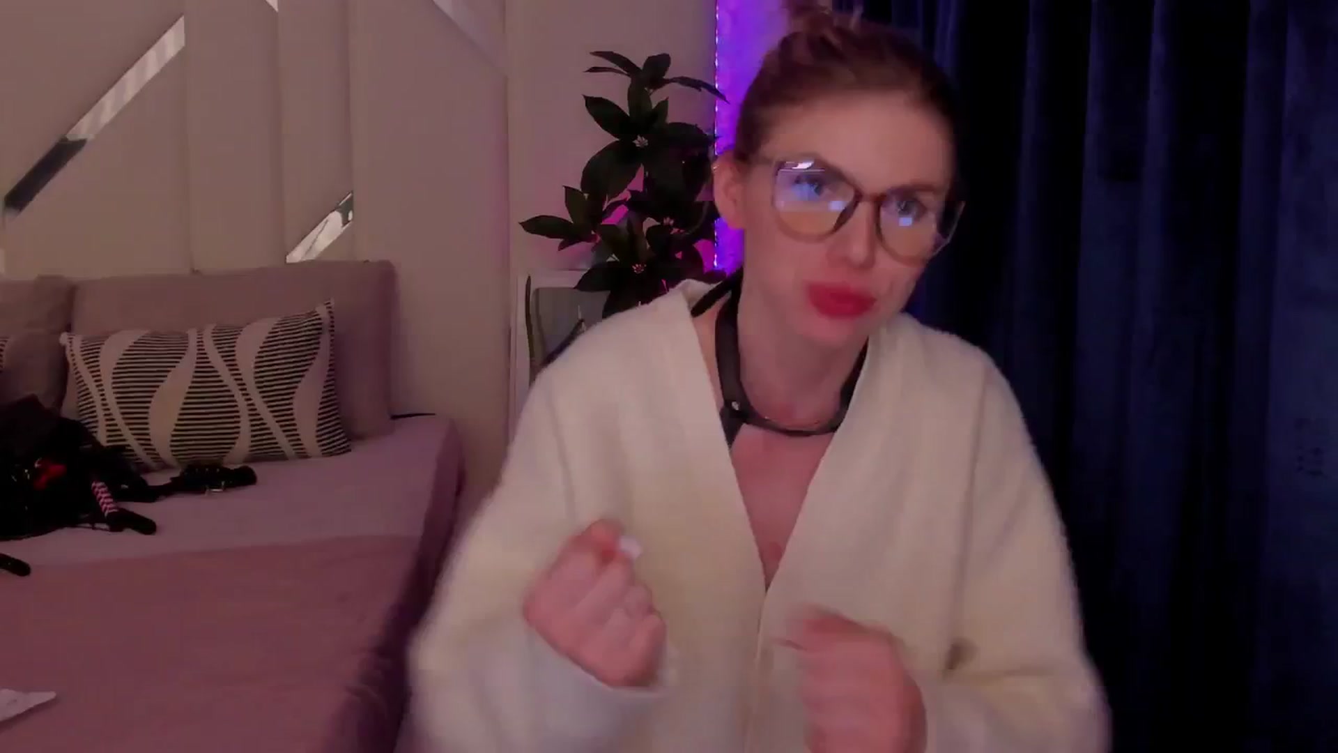 Gallery image thumbnail from Heleyybaylee's myfreecams stream on, 03/12/2025, 01:08 image 17 of 20