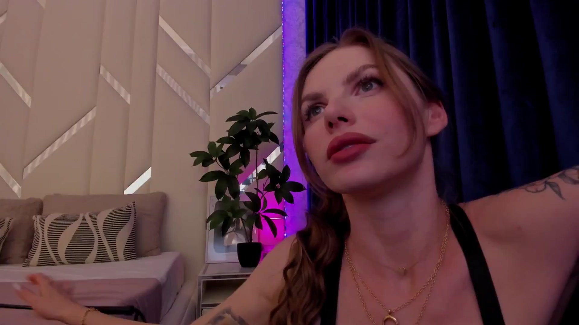Gallery image thumbnail from Heleyybaylee's myfreecams stream on, 03/18/2025, 22:03 image 13 of 20