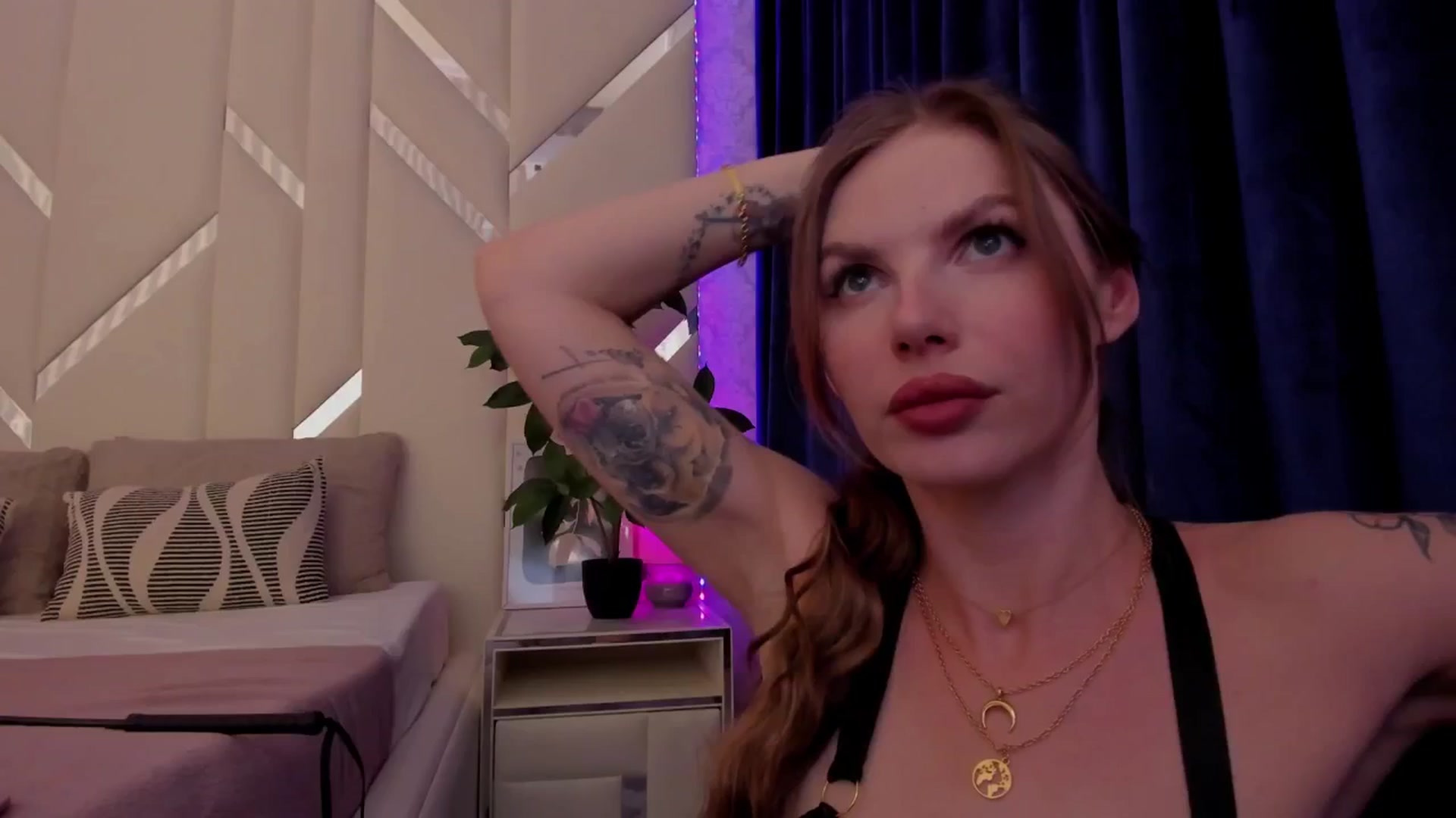 Gallery image thumbnail from Heleyybaylee's myfreecams stream on, 03/18/2025, 22:03 image 14 of 20