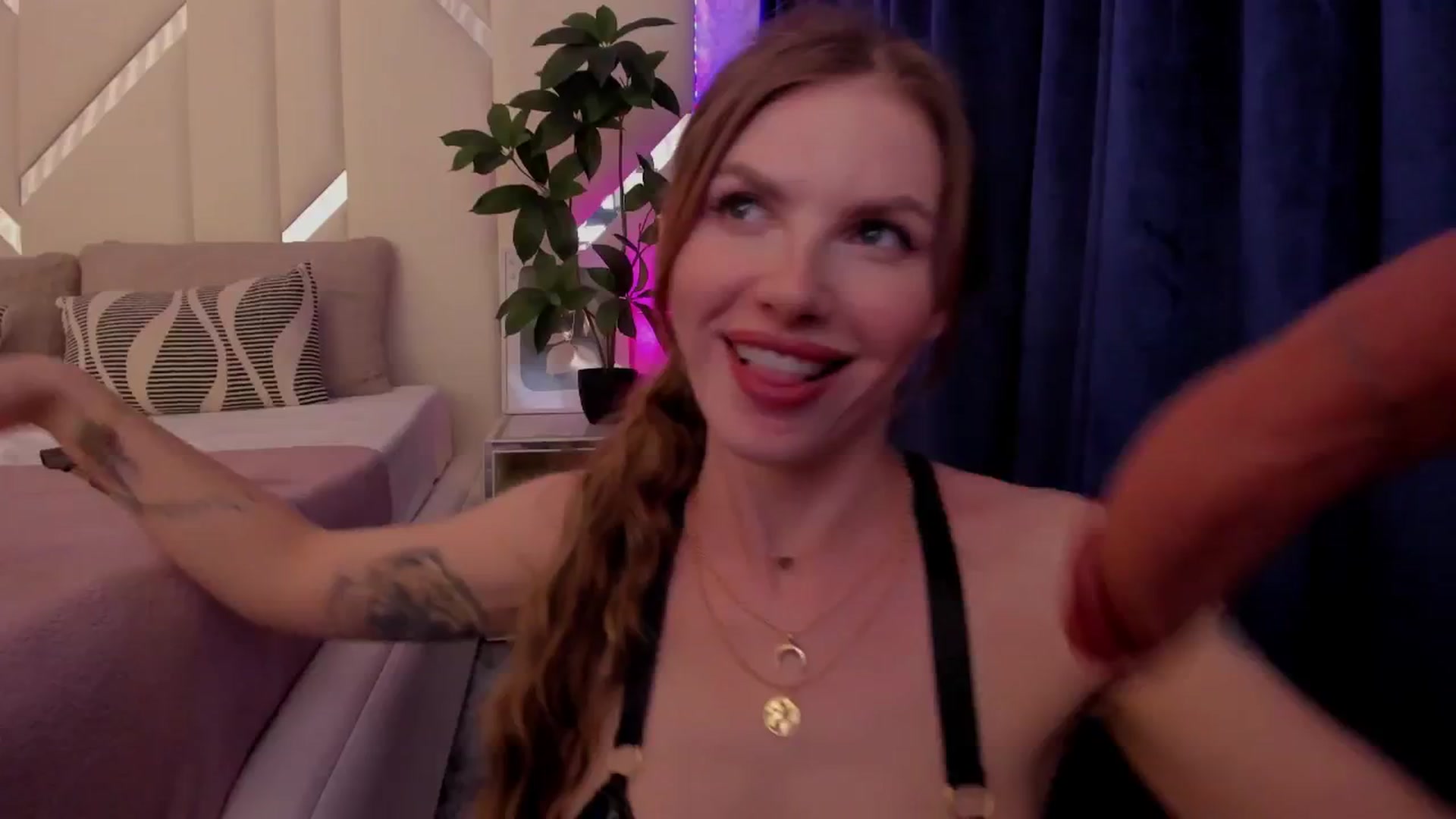 Gallery image thumbnail from Heleyybaylee's myfreecams stream on, 03/18/2025, 22:39 image 3 of 20