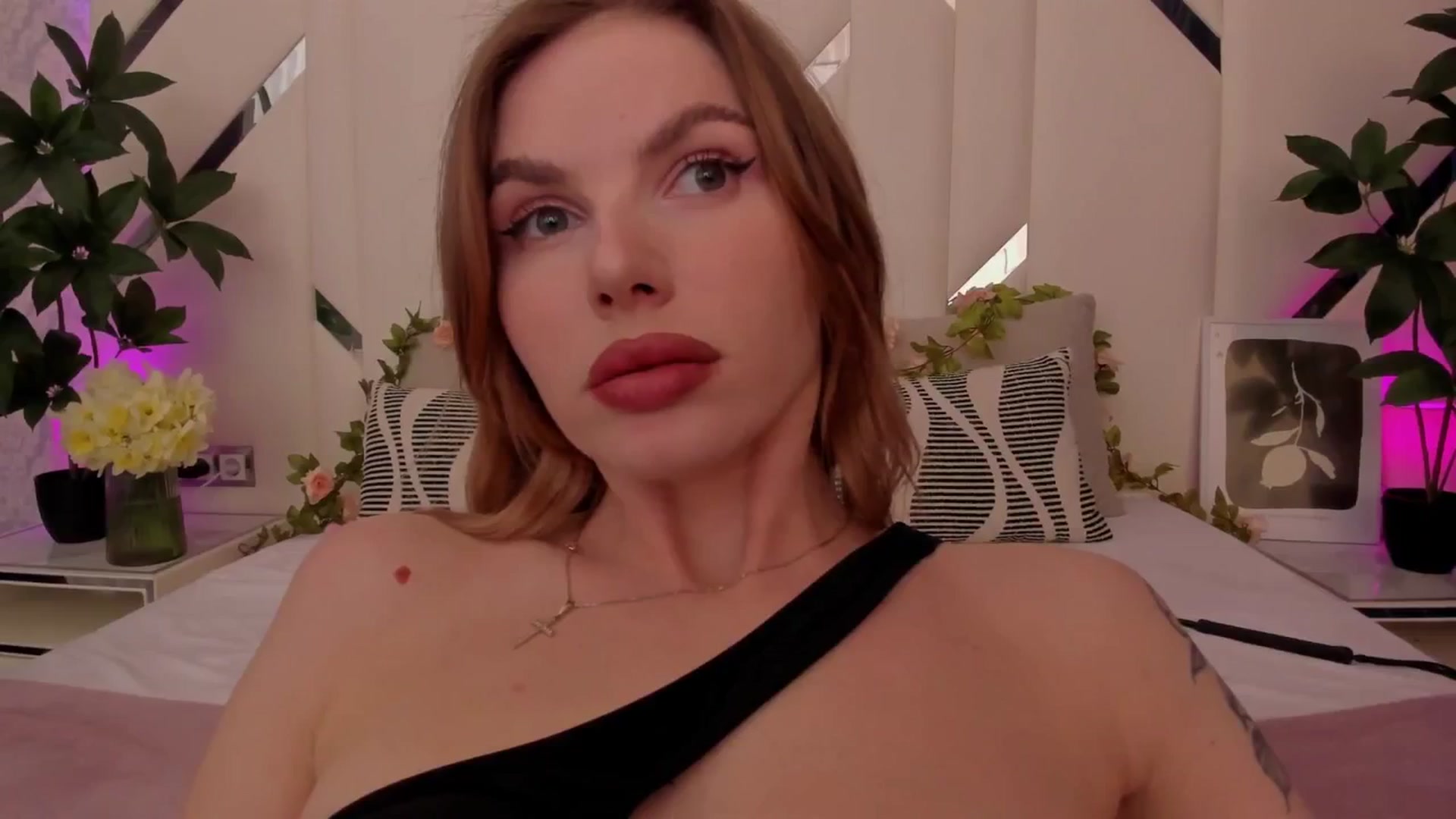 Gallery image thumbnail from Heleyybaylee's myfreecams stream on, 03/27/2025, 17:06 image 6 of 20