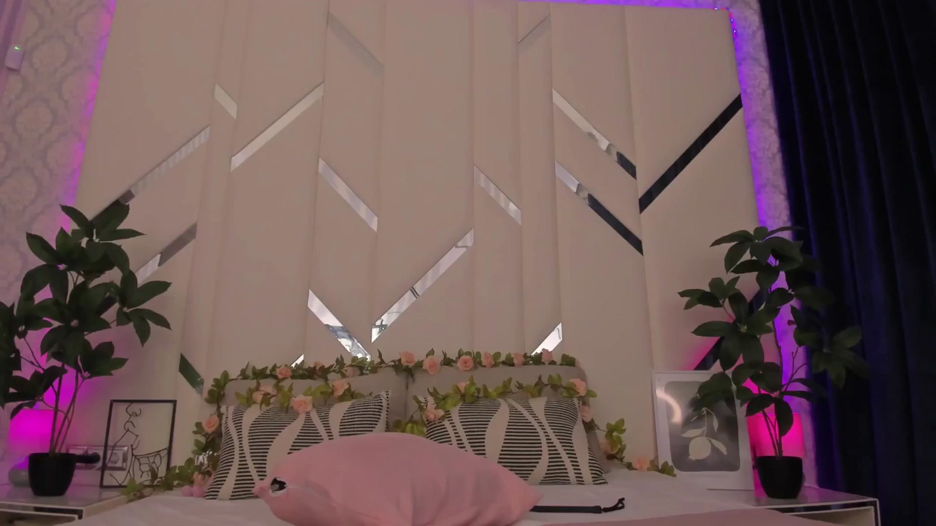 Gallery image thumbnail from Heleyybaylee's myfreecams stream on, 04/03/2025, 23:26 image 16 of 20