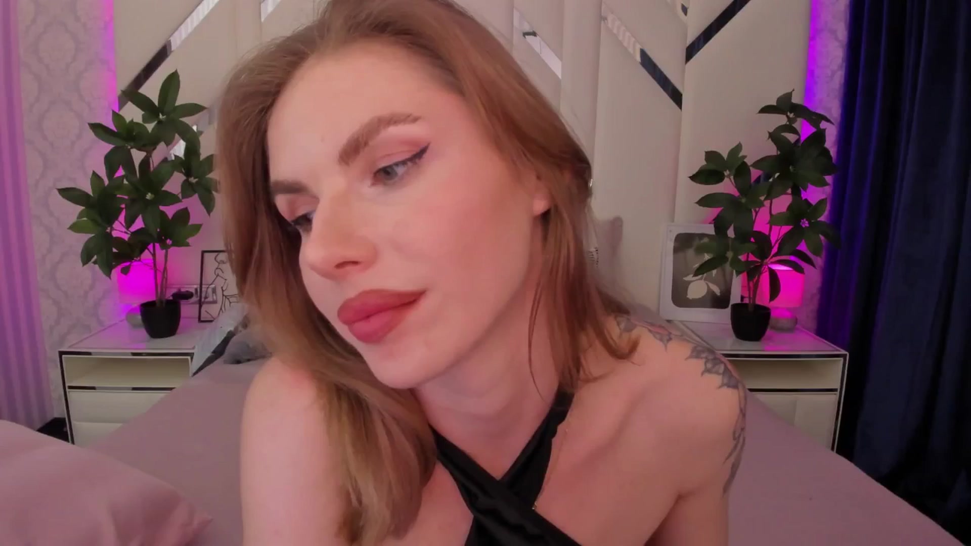 Gallery image thumbnail from Heleyybaylee's myfreecams stream on, 04/18/2025, 21:18 image 10 of 20