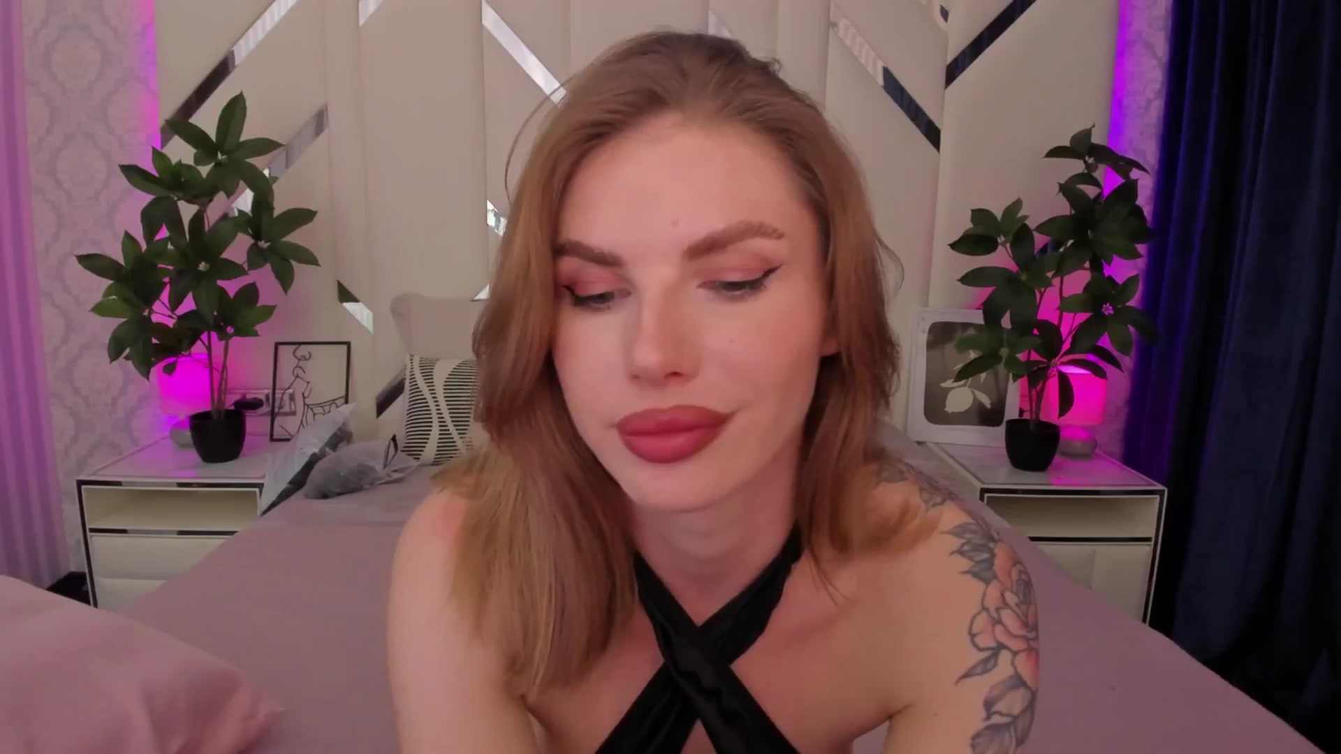 Gallery image thumbnail from Heleyybaylee's myfreecams stream on, 04/18/2025, 21:18 image 2 of 20