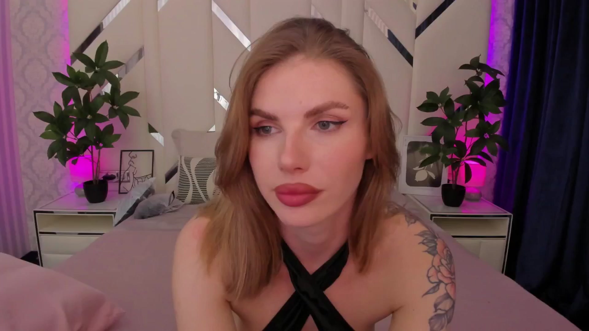 Gallery image thumbnail from Heleyybaylee's myfreecams stream on, 04/18/2025, 21:18 image 3 of 20