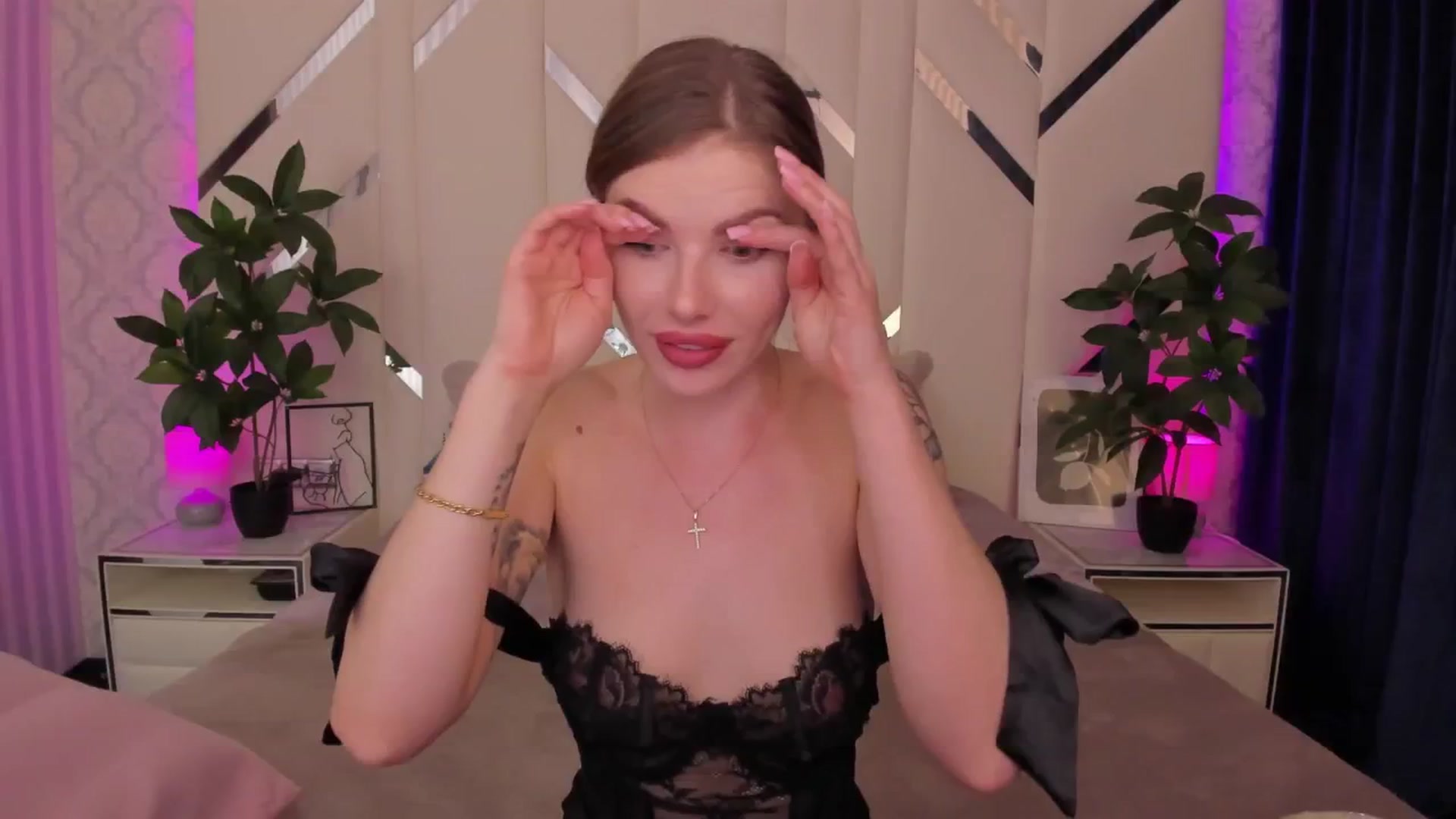 Gallery image thumbnail from Heleyybaylee's myfreecams stream on, 04/19/2025, 23:34 image 18 of 20