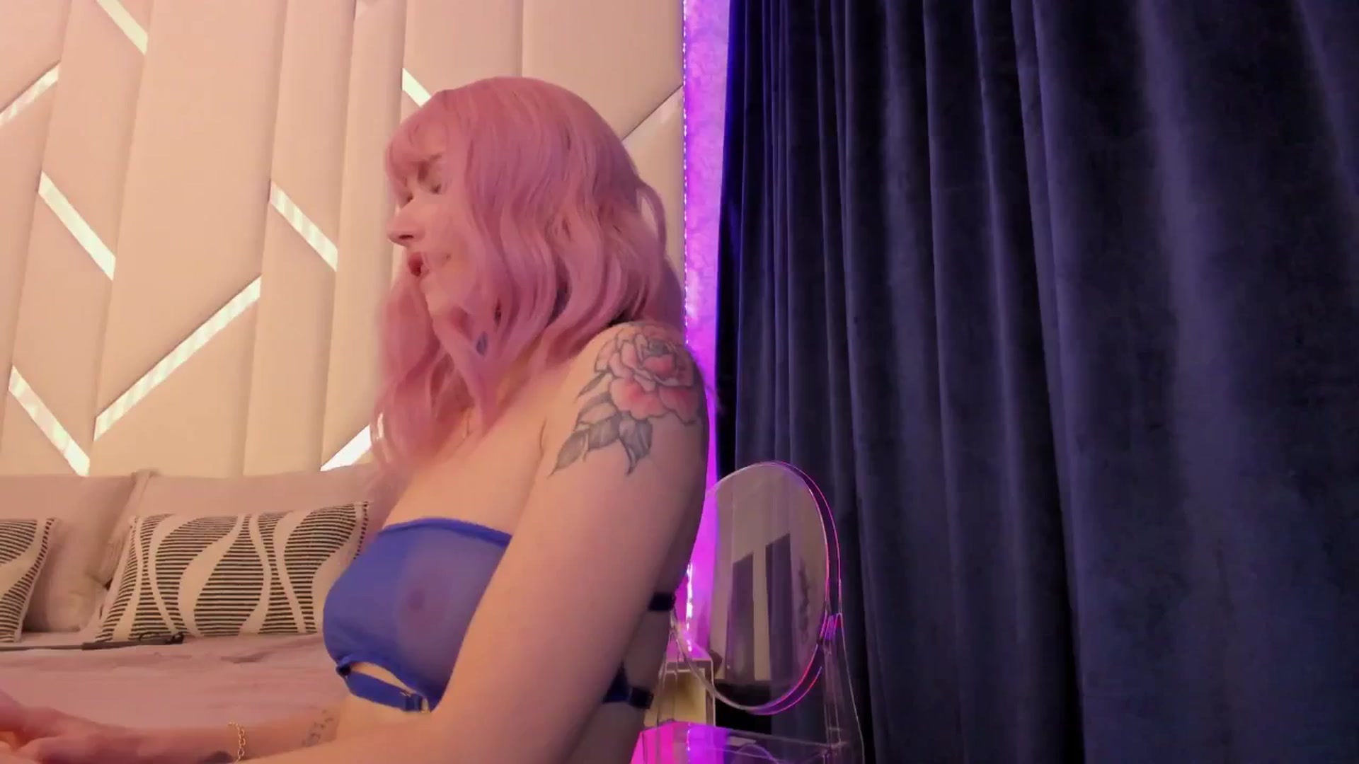 Gallery image thumbnail from Heleyybaylee's myfreecams stream on, 04/21/2025, 15:36 image 12 of 20