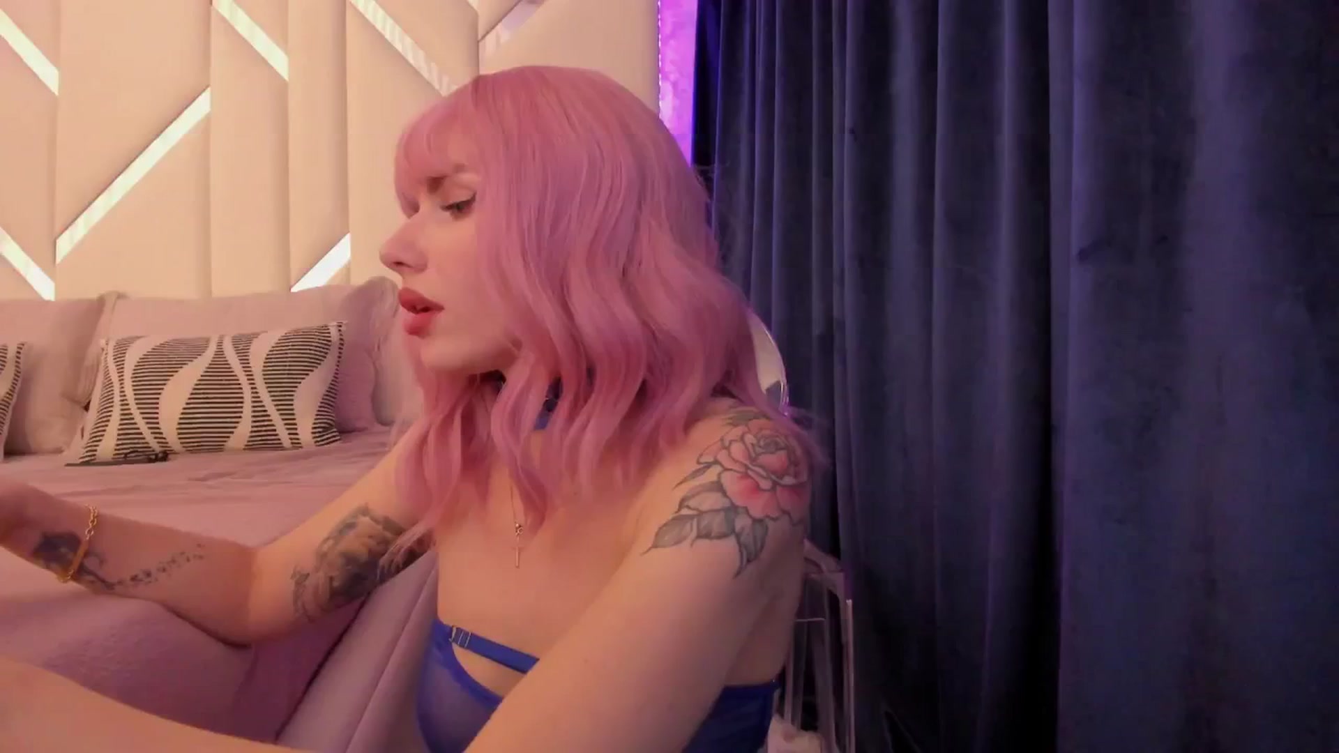 Gallery image thumbnail from Heleyybaylee's myfreecams stream on, 04/21/2025, 16:14 image 11 of 20