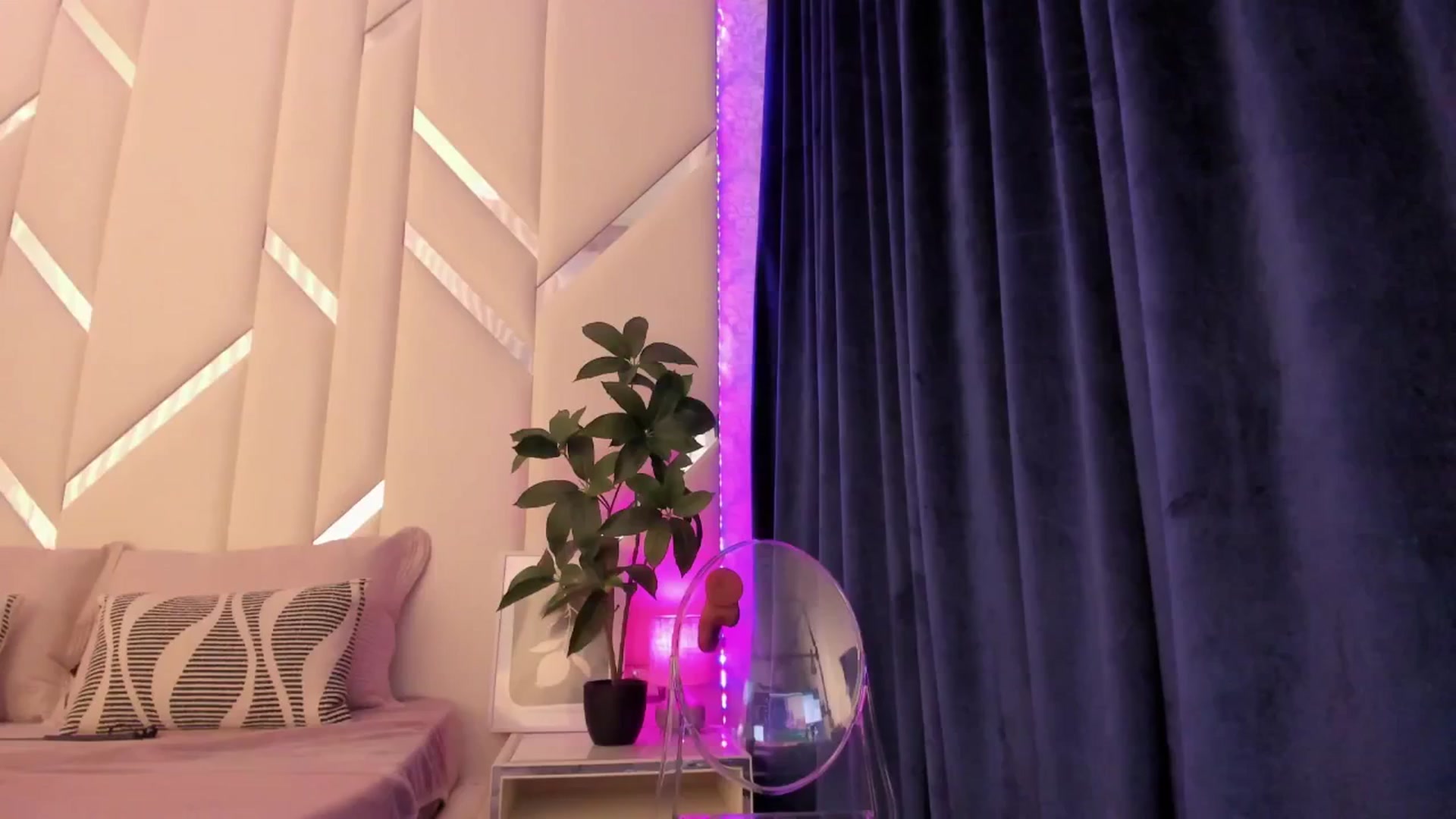 Gallery image thumbnail from Heleyybaylee's myfreecams stream on, 04/21/2025, 16:14 image 7 of 20