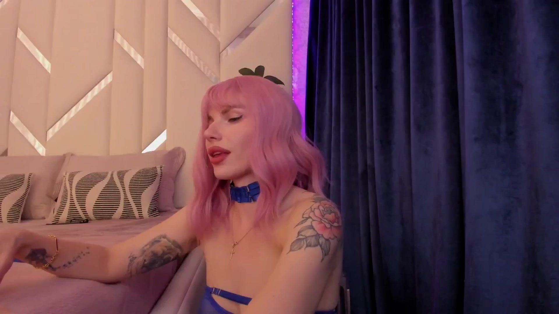 Gallery image thumbnail from Heleyybaylee's myfreecams stream on, 04/21/2025, 19:57 image 5 of 20