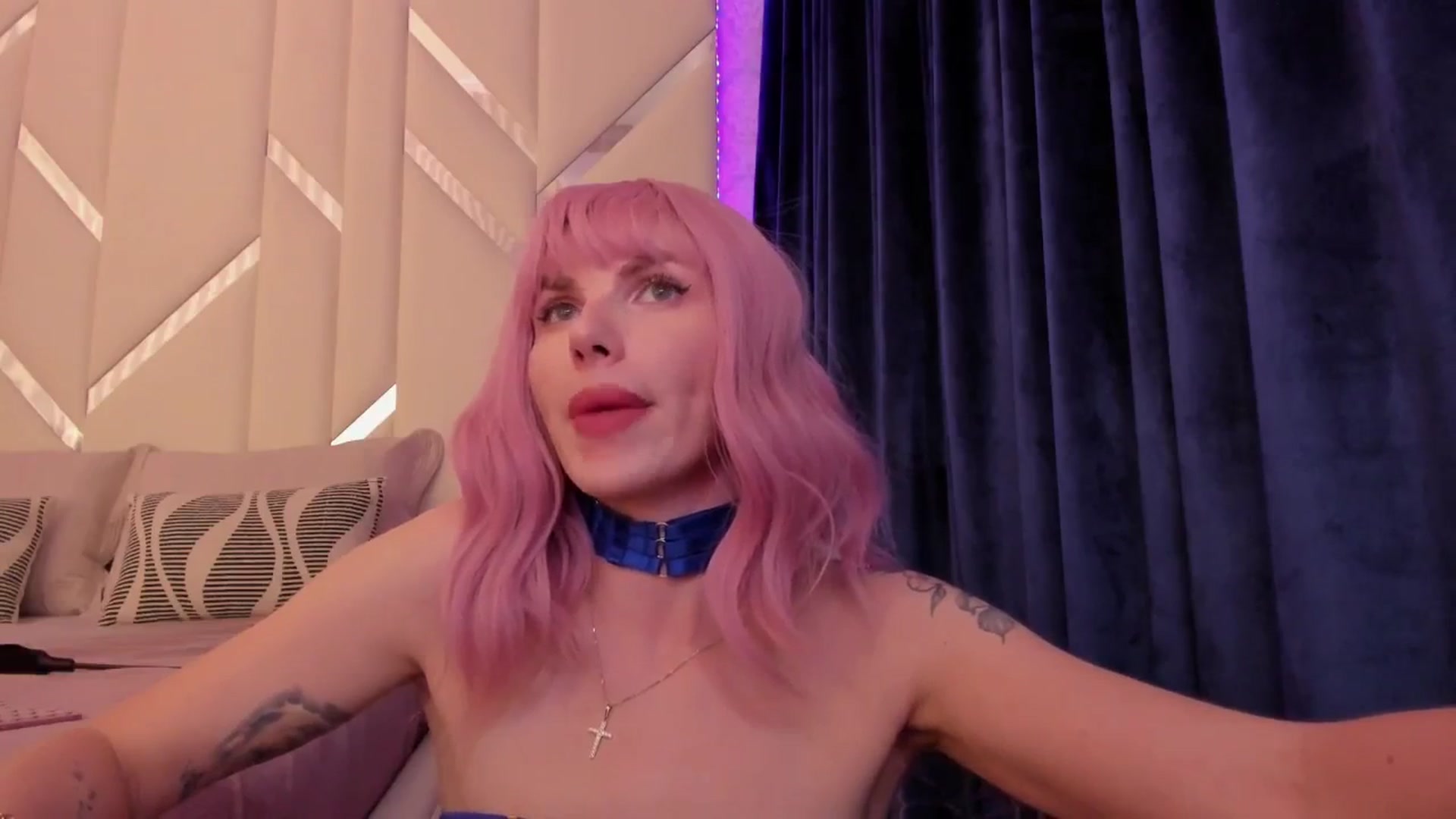 Gallery image thumbnail from Heleyybaylee's myfreecams stream on, 04/21/2025, 22:33 image 11 of 20