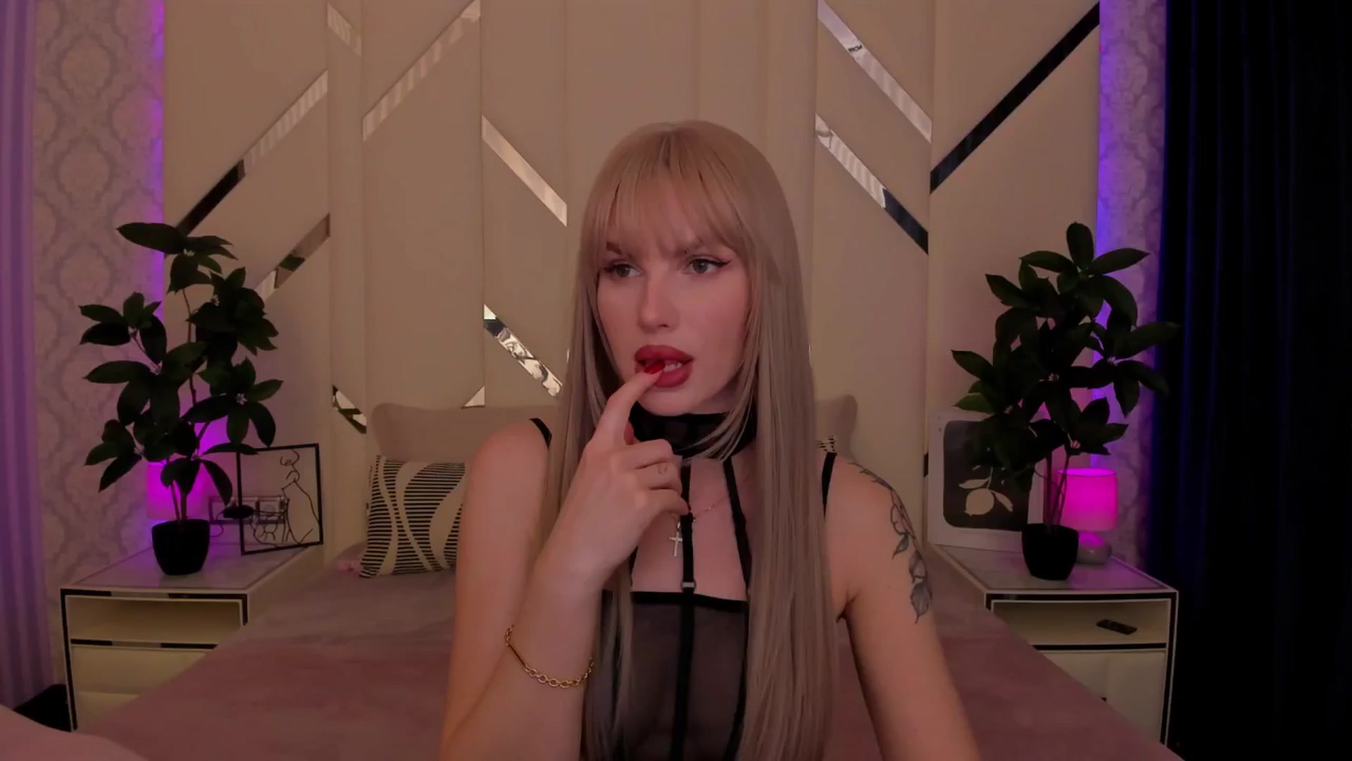 Gallery image thumbnail from Heleyybaylee's myfreecams stream on, 04/24/2025, 18:56 image 1 of 20