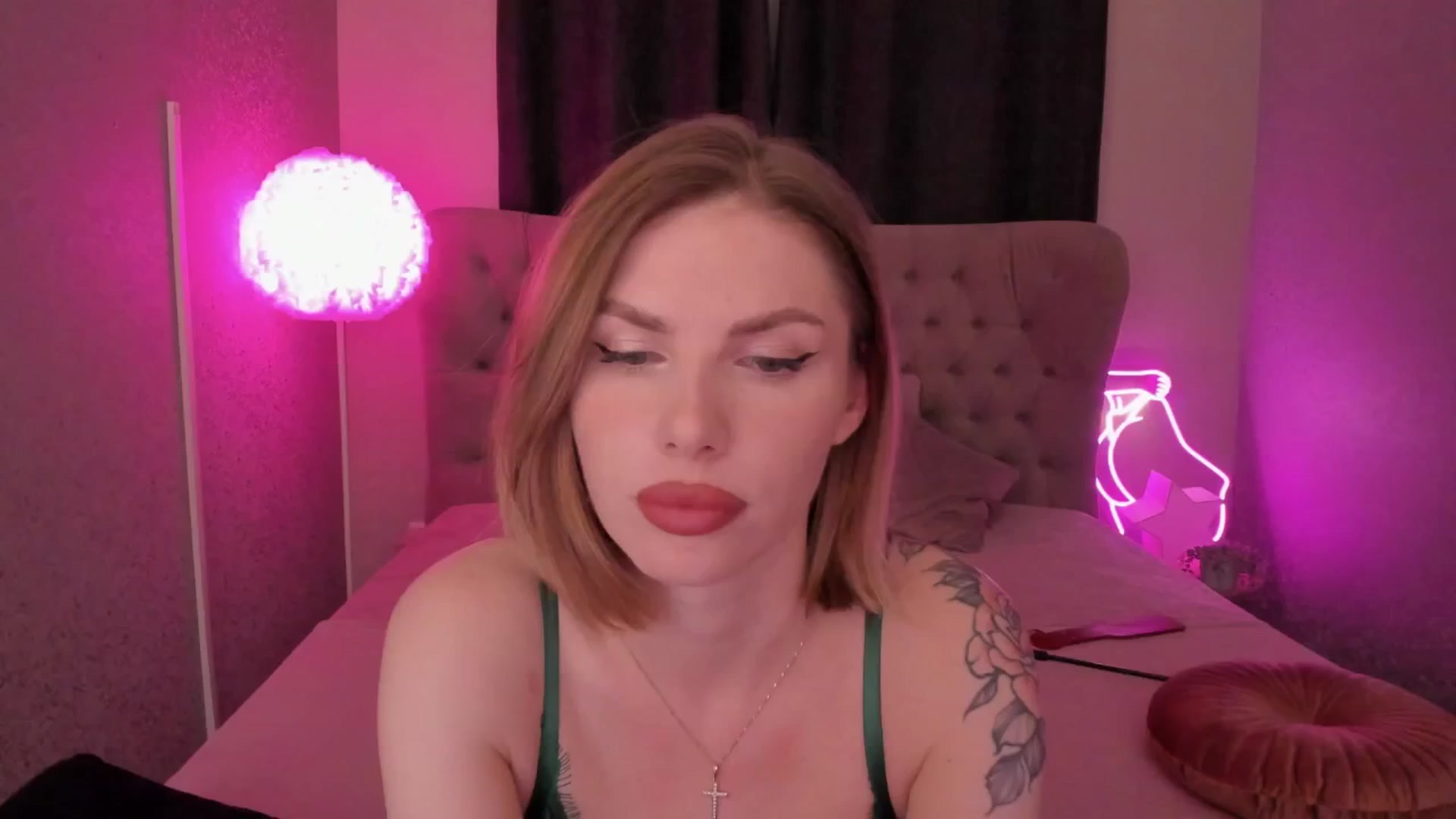 Gallery image thumbnail from Heleyybaylee's myfreecams stream on, 05/20/2025, 21:17 image 12 of 20