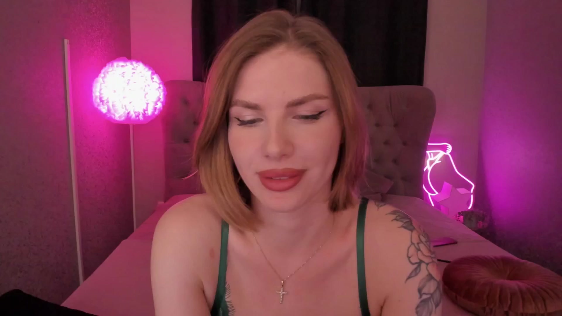 Gallery image thumbnail from Heleyybaylee's myfreecams stream on, 05/20/2025, 21:17 image 19 of 20