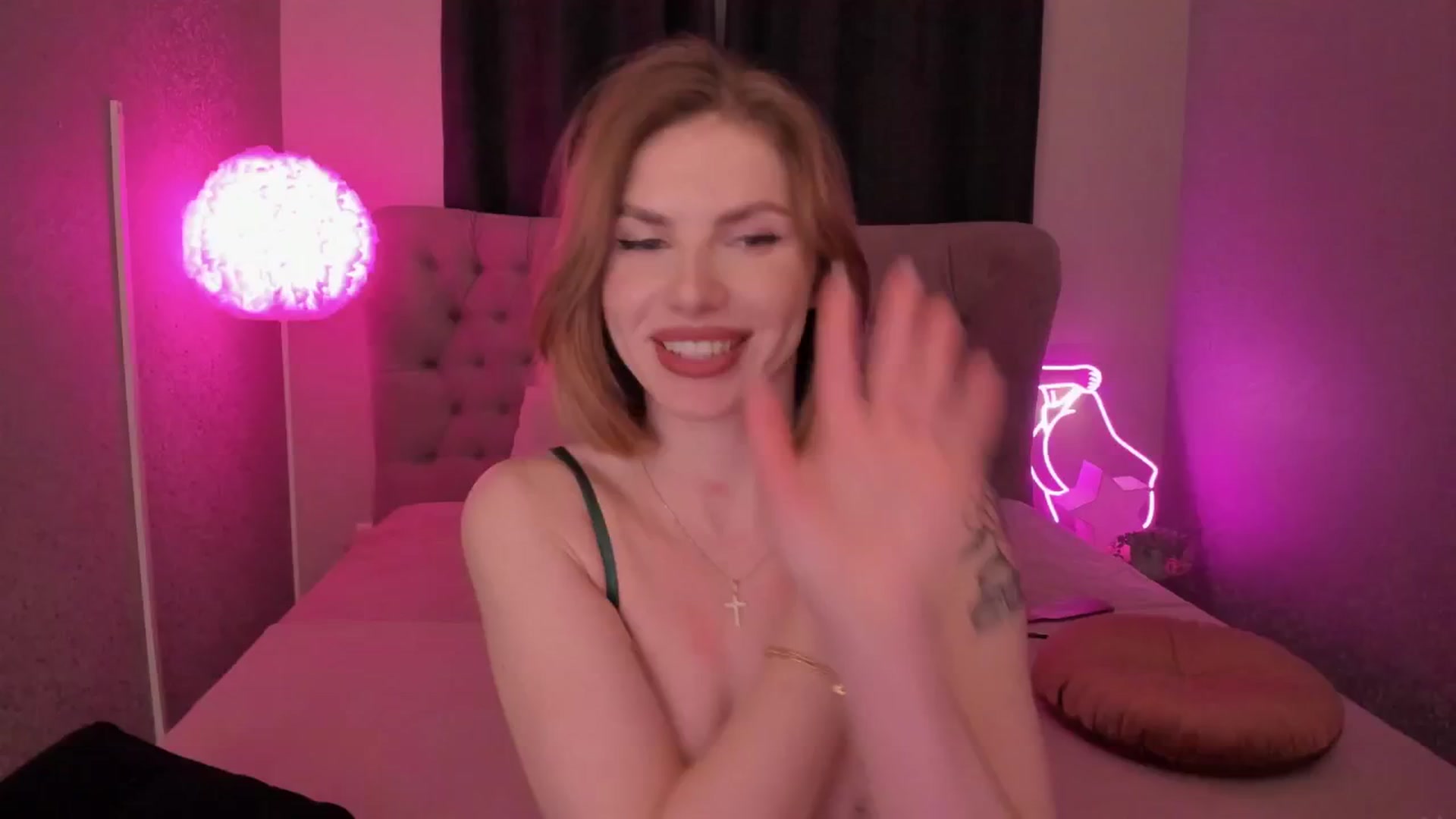 Gallery image thumbnail from Heleyybaylee's myfreecams stream on, 05/21/2025, 01:26 image 10 of 20