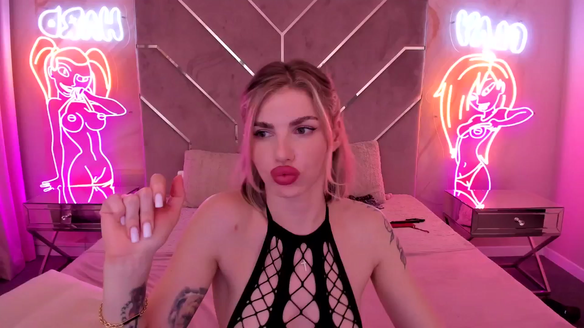 Gallery image thumbnail from Heleyybaylee's myfreecams stream on, 06/12/2025, 03:19 image 12 of 20