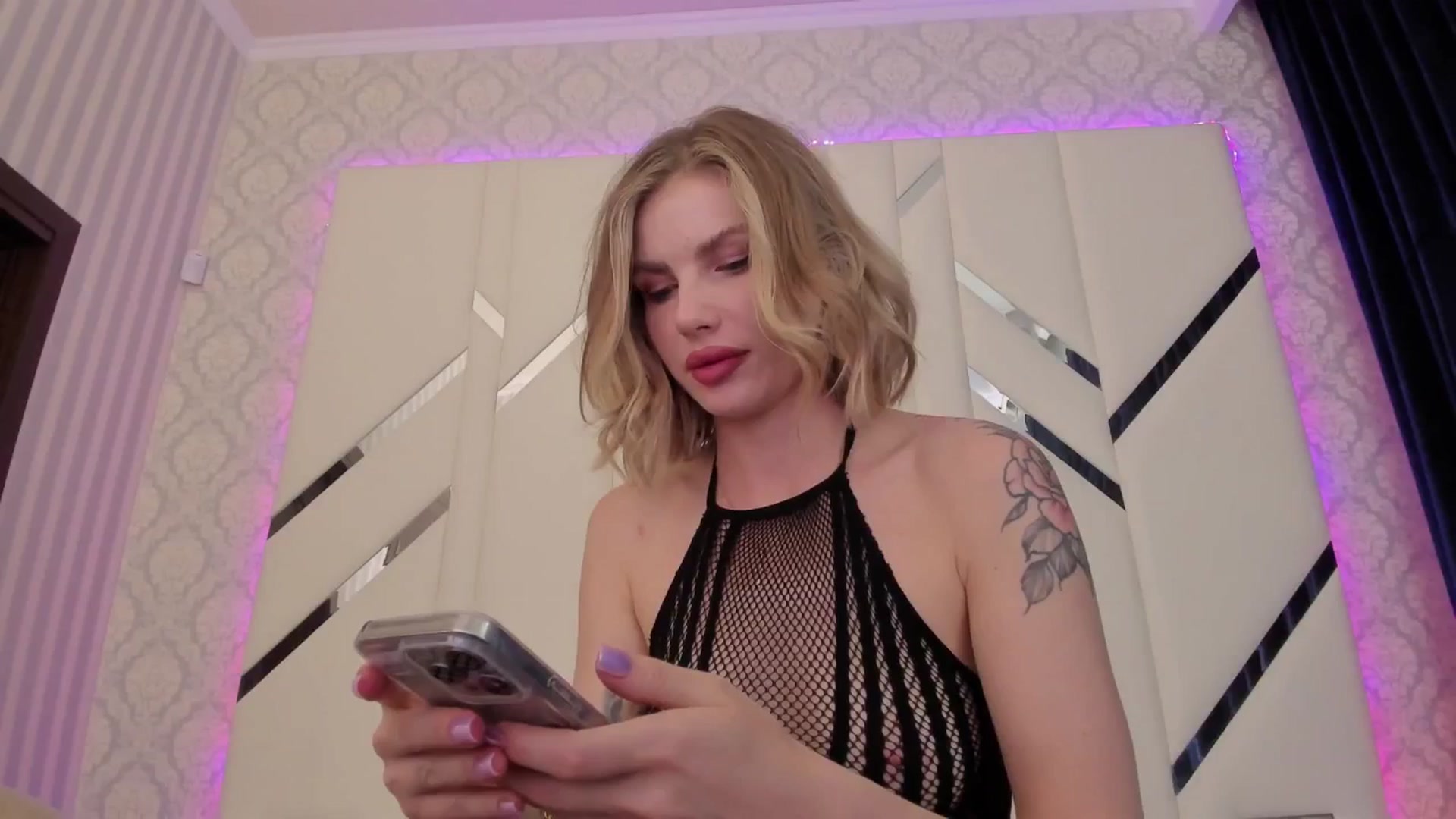 Gallery image thumbnail from Heleyybaylee's myfreecams stream on, 06/26/2025, 21:23 image 17 of 20
