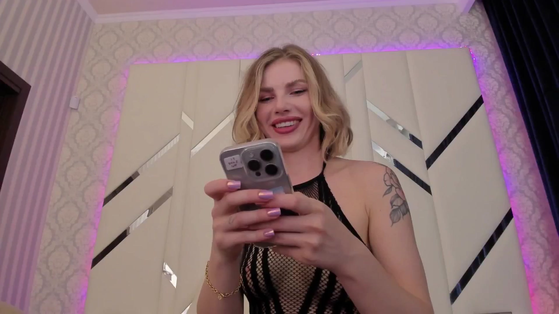 Gallery image thumbnail from Heleyybaylee's myfreecams stream on, 06/26/2025, 21:23 image 16 of 20
